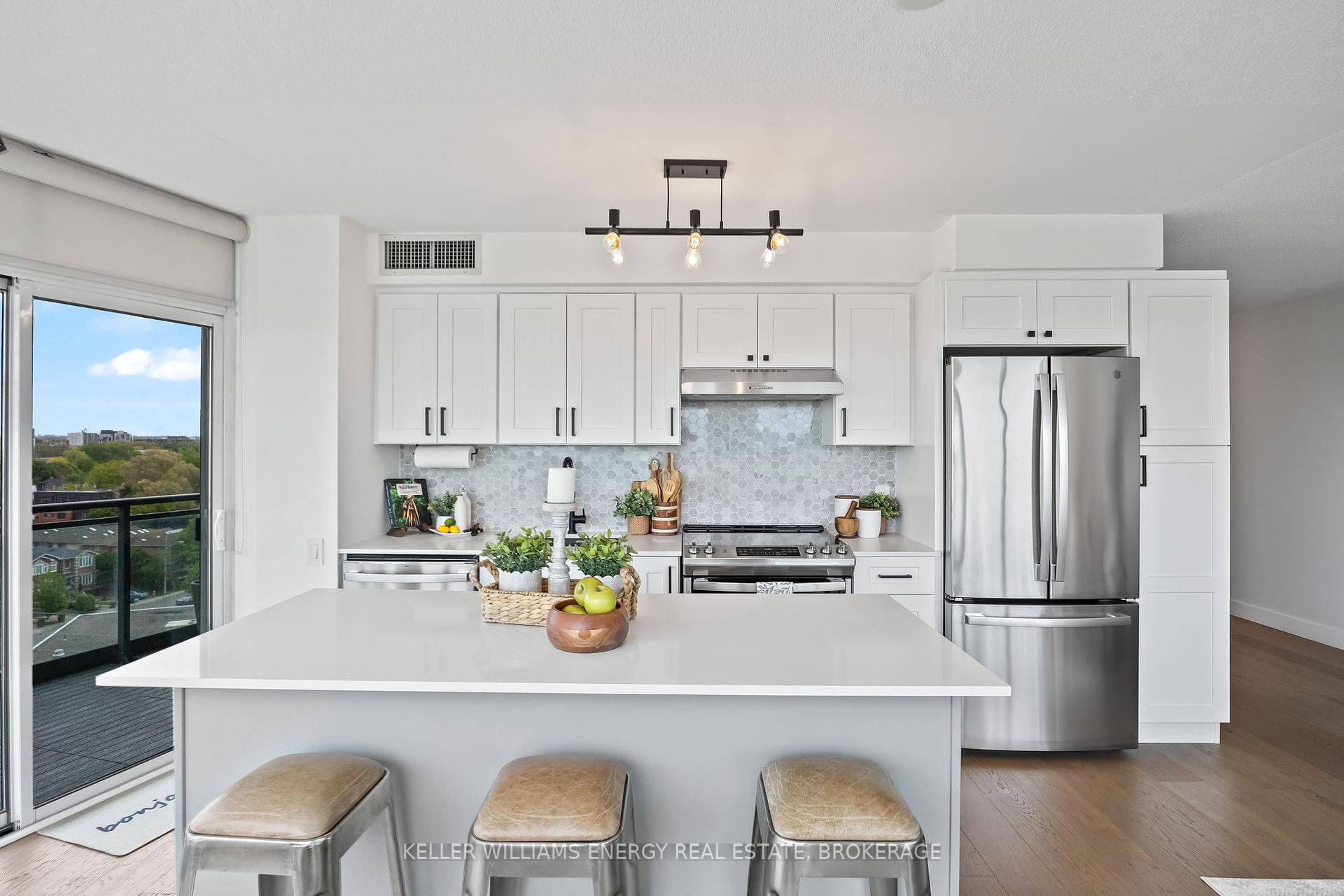 2 Bedrooms Condo at 1048 Broadview, Toronto For sale