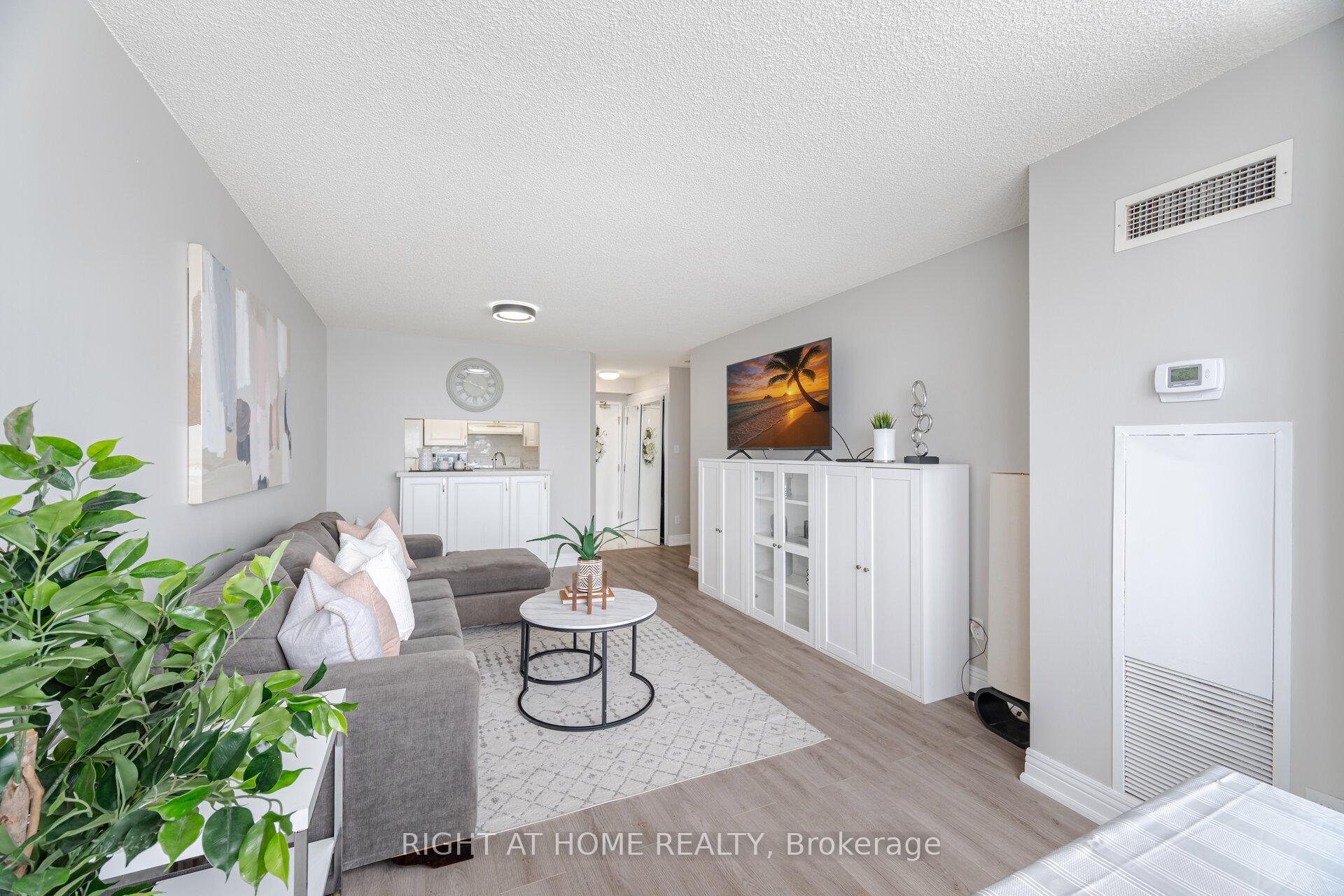 2 Bedrooms Condo at 1470 Midland, Toronto For sale