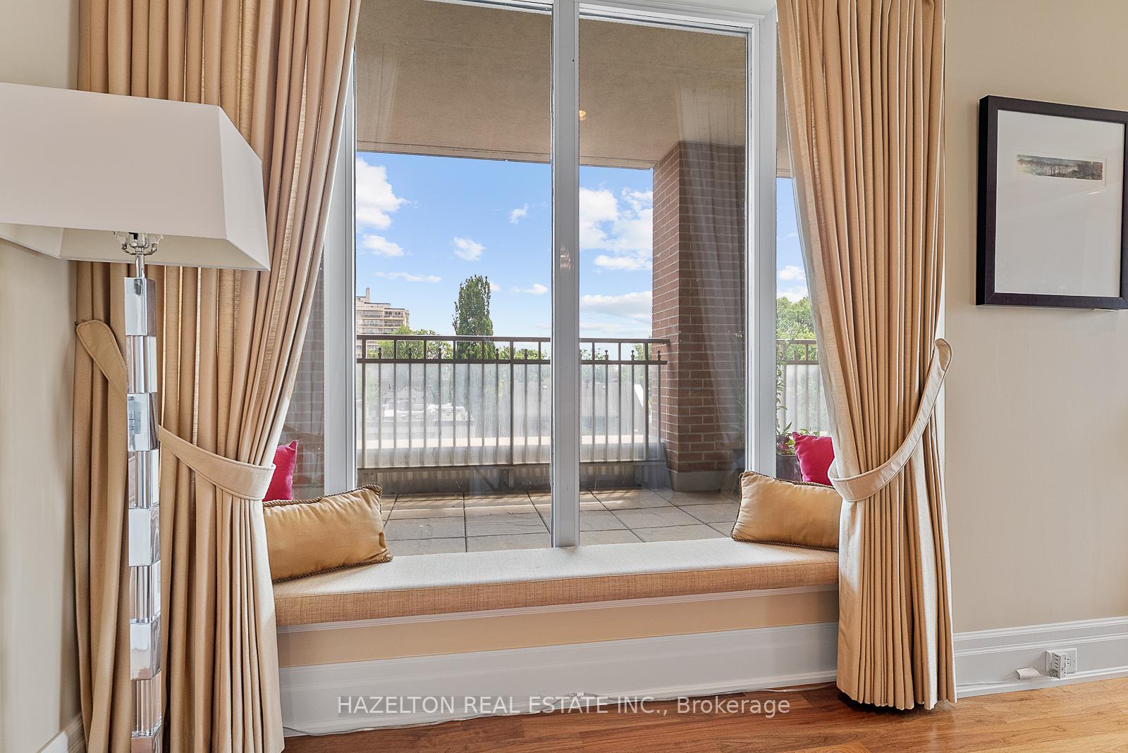 3 Bedrooms Condo at 155 St Clair, Toronto For sale