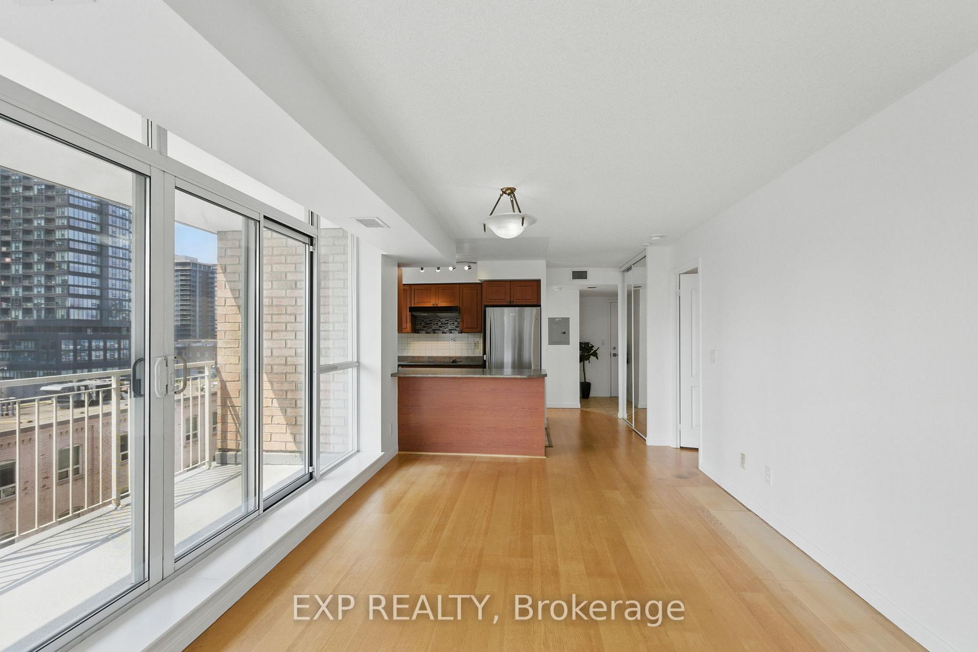 2 Bedrooms Condo at 18 Stafford, Toronto For sale