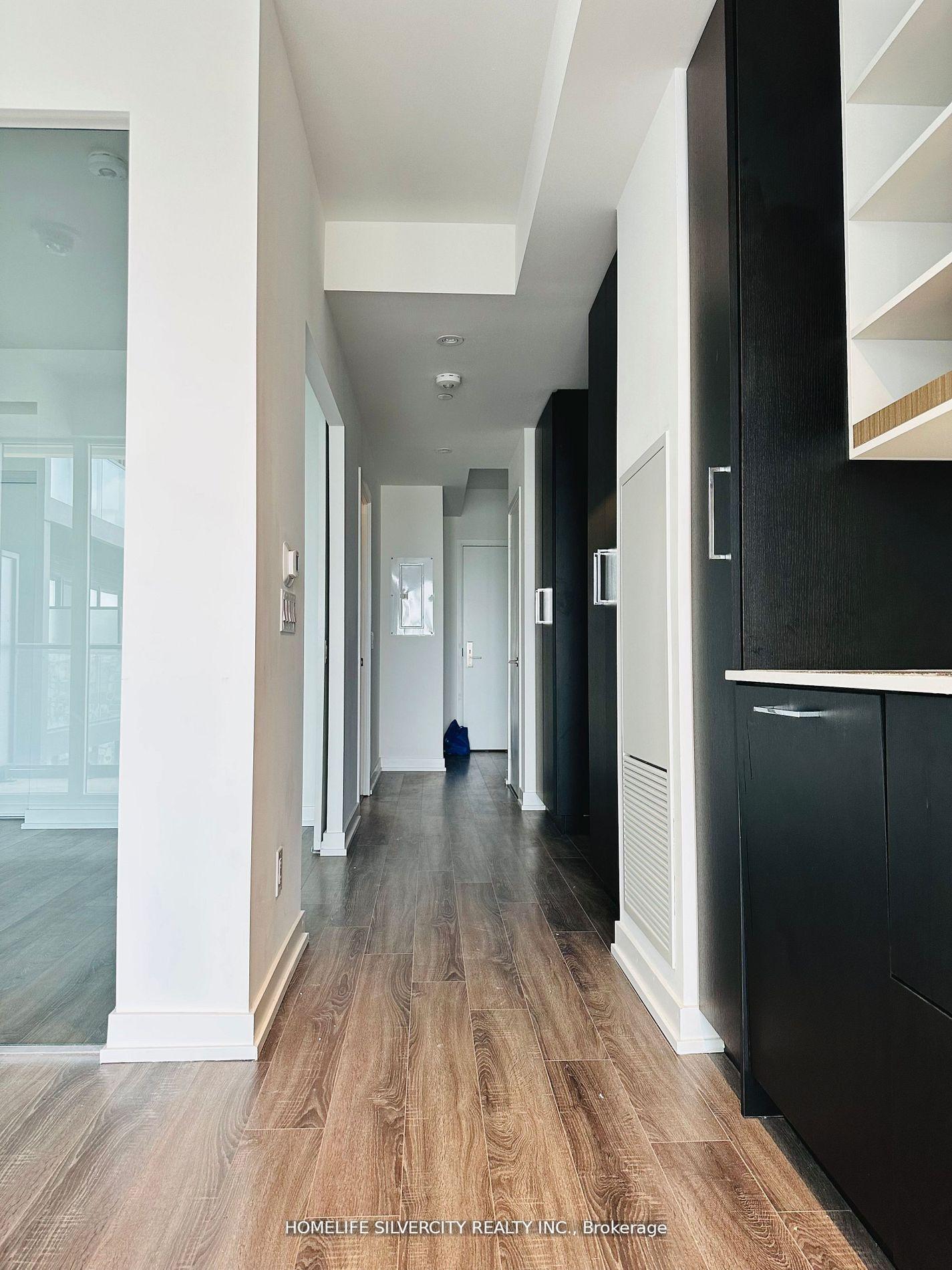 2 Bedrooms Condo at 20 Edward, Toronto For sale