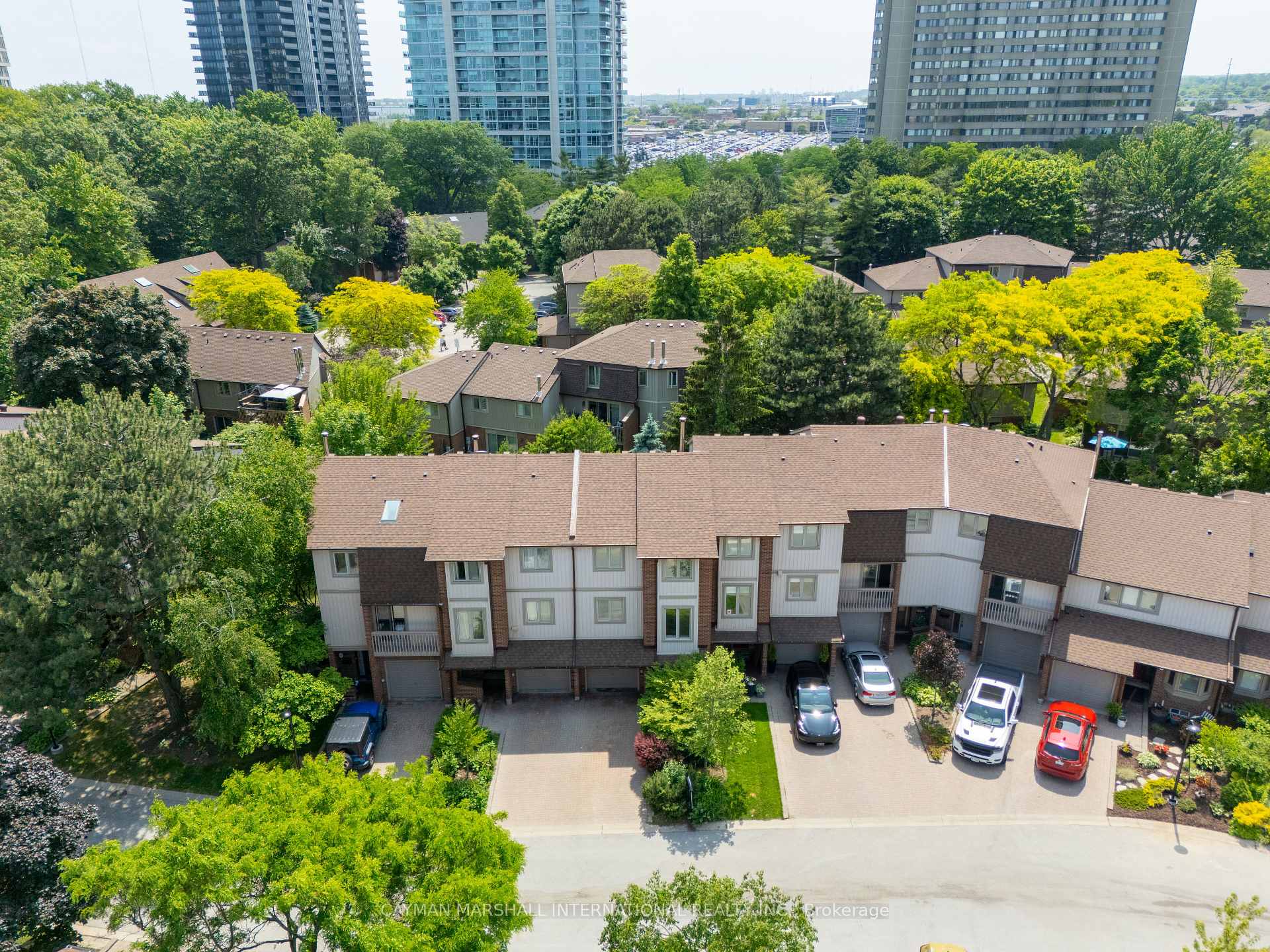 3 Bedrooms Condo at 1160 Walden, Mississauga For sale