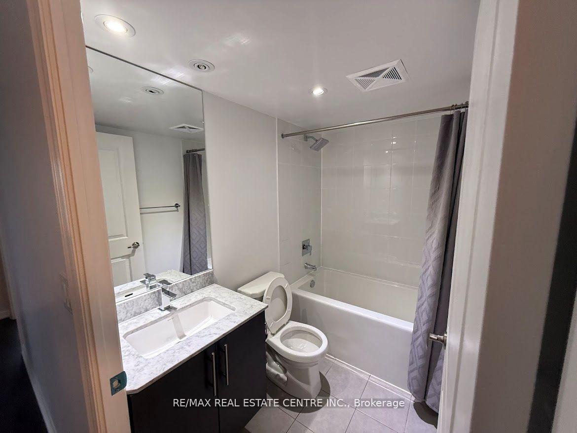 3 Bedrooms Condo at 35 Bastion, Toronto For sale