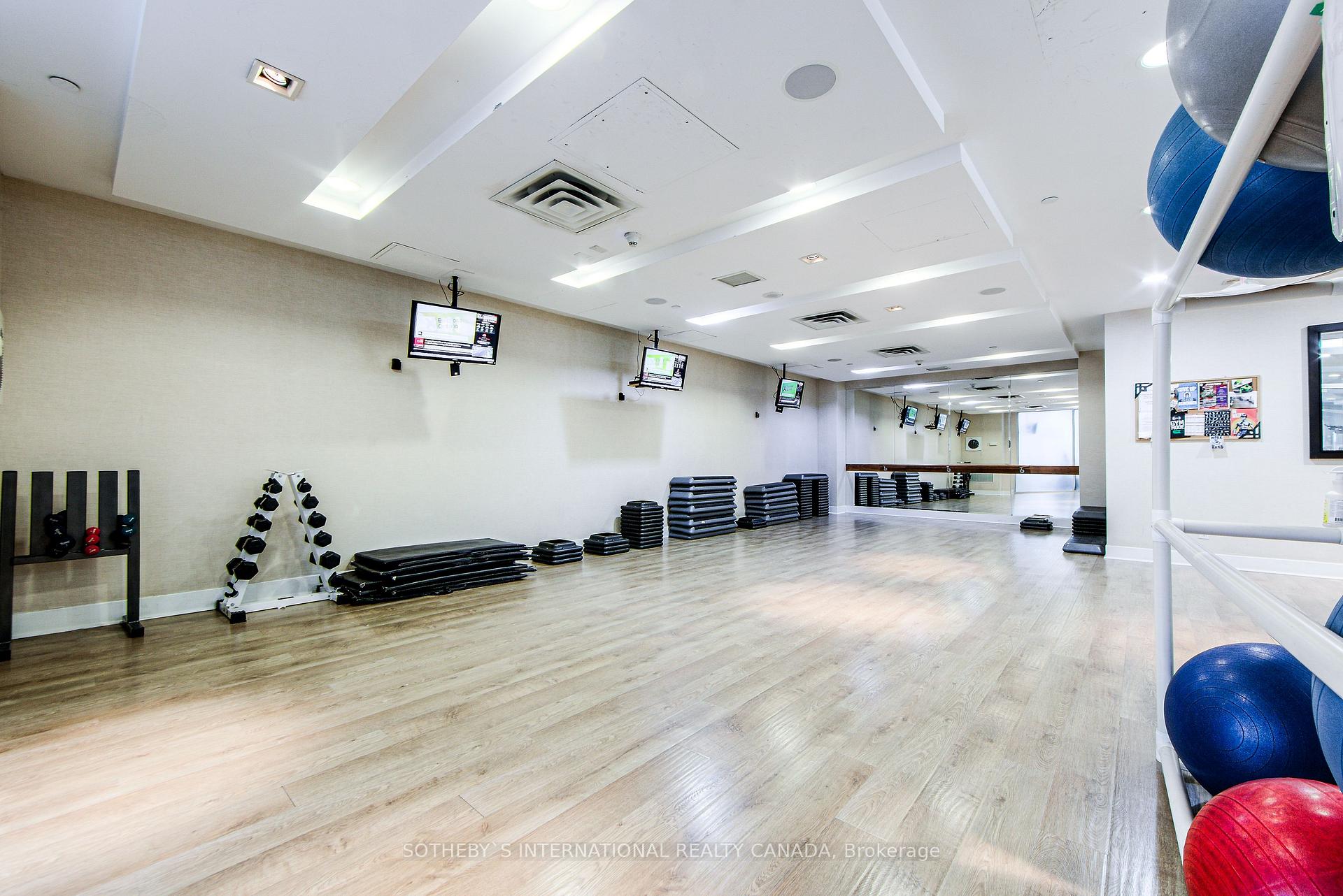 3 Bedrooms Condo at 3888 Duke Of York,  Mississauga For sale