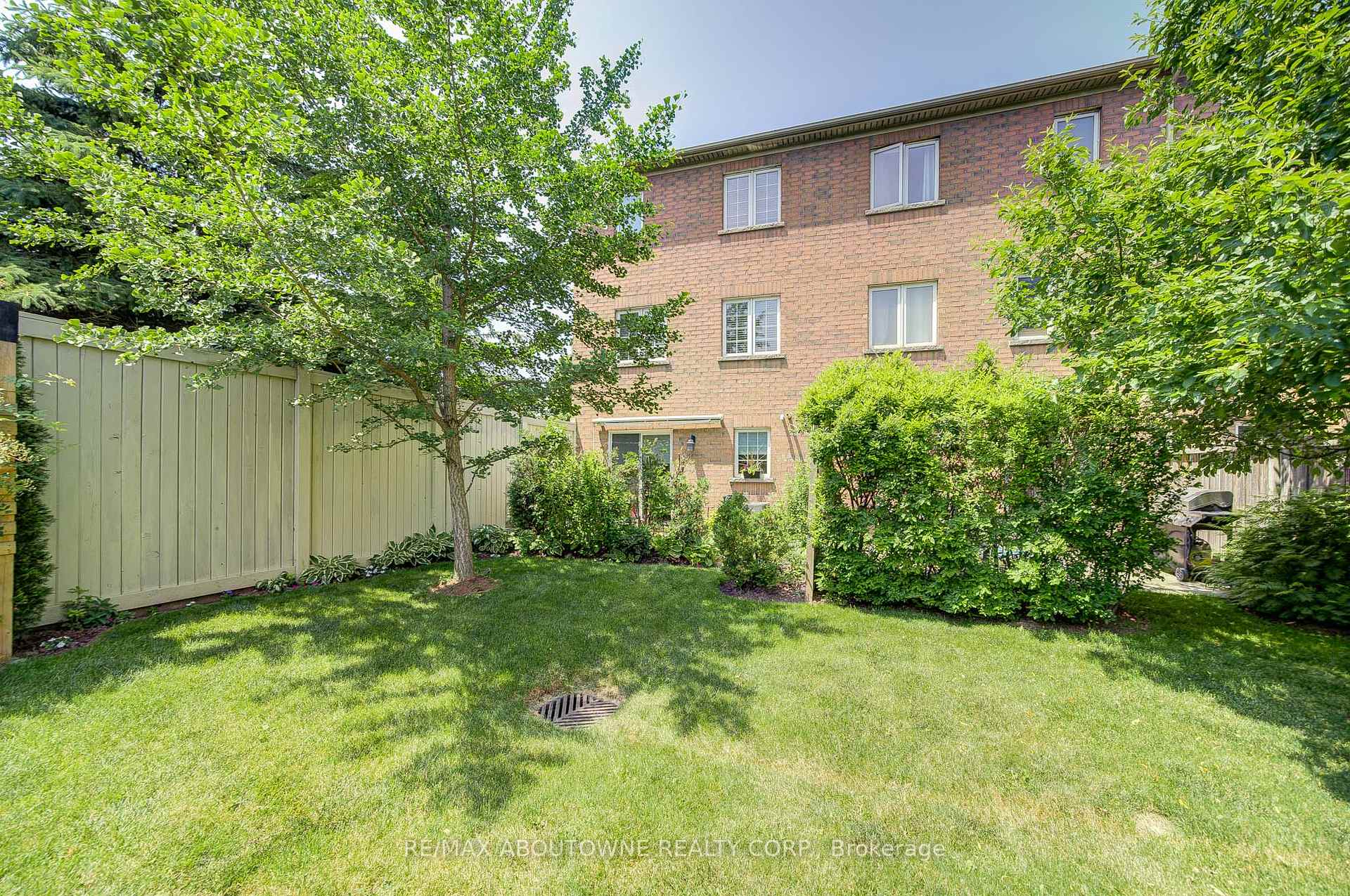 3 Bedrooms Condo at 470 Beach, Hamilton For sale