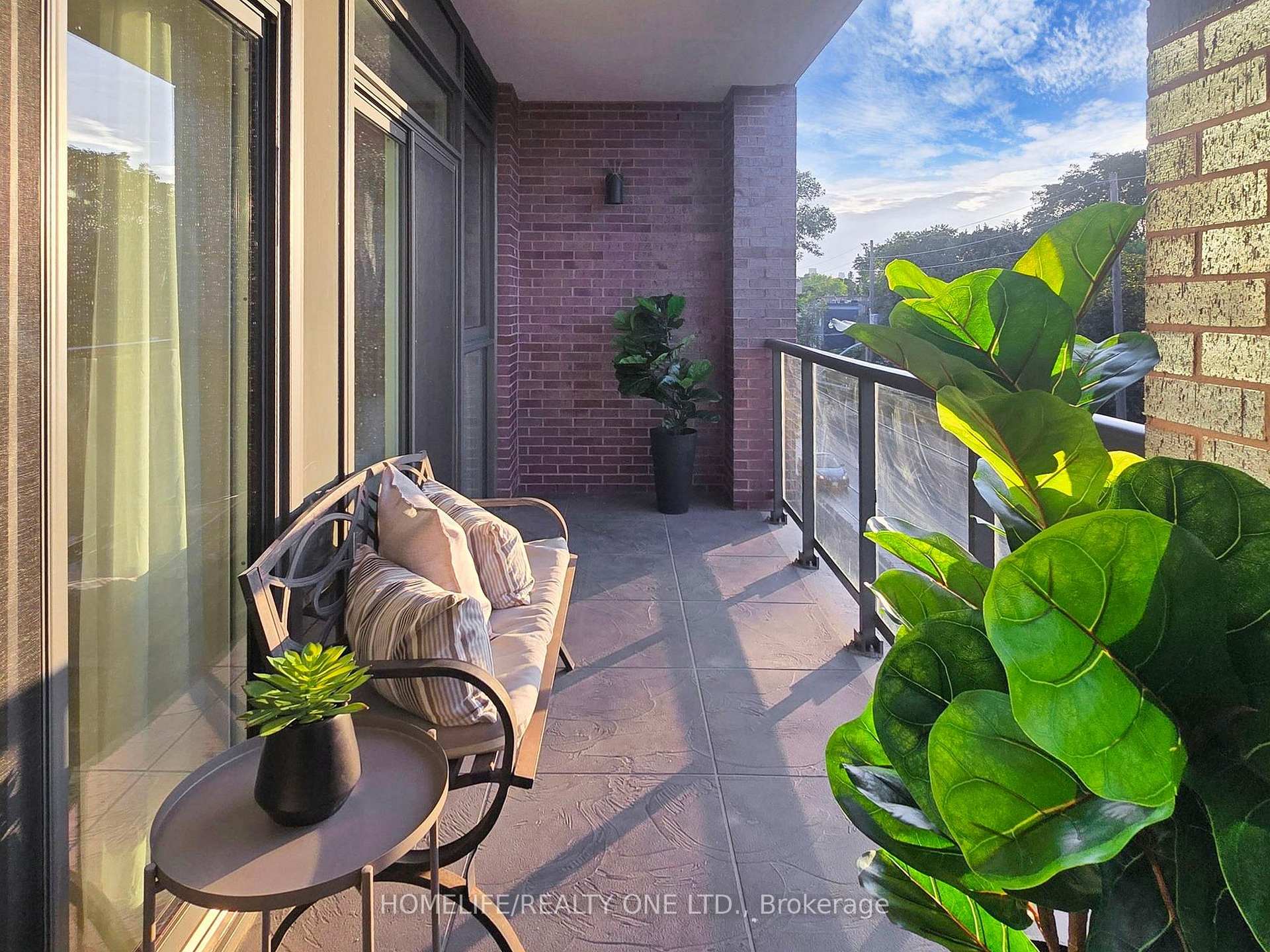2 Bedrooms Condo at 1331 Queen, Toronto For sale