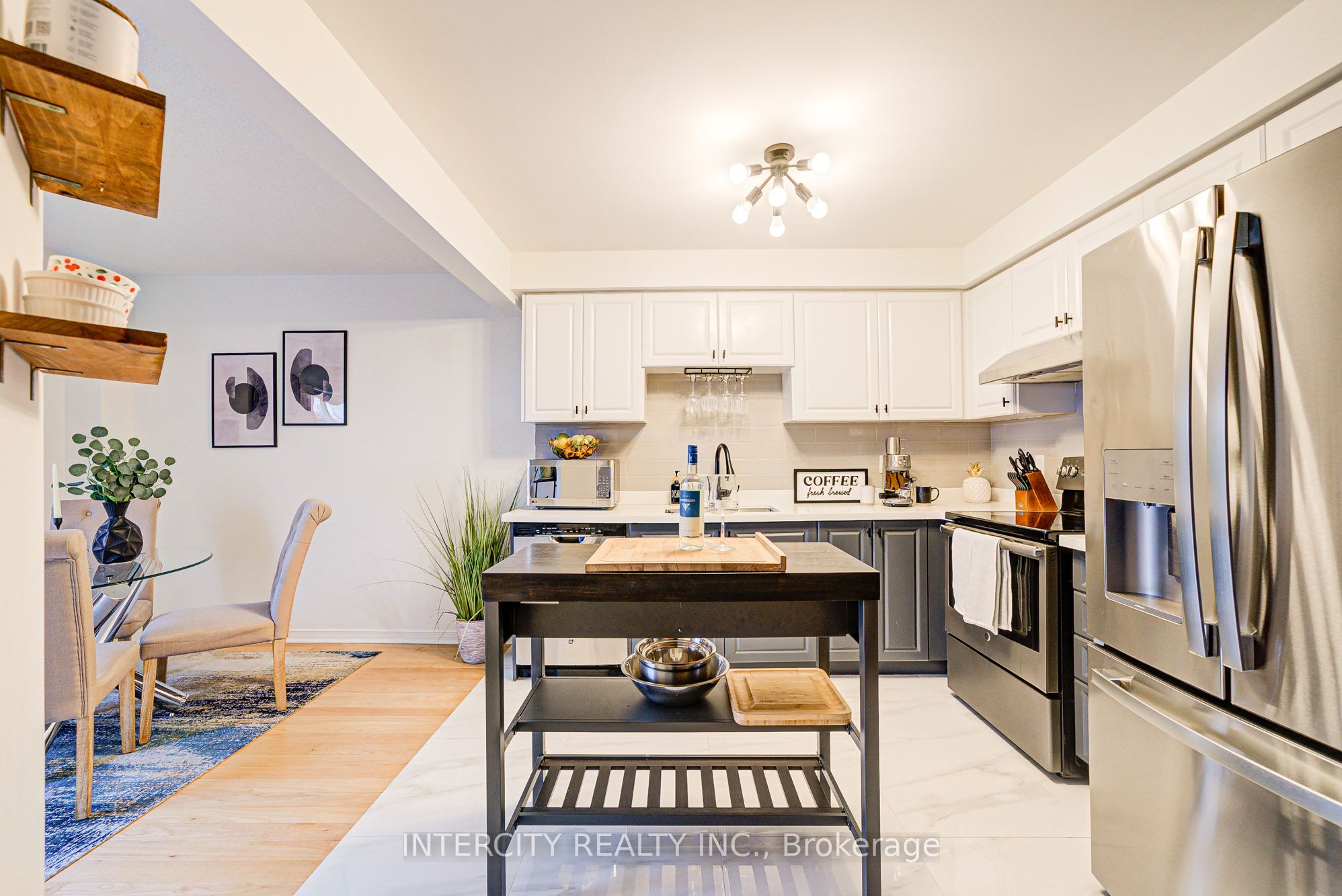 372 Sparrow Circle, Pickering, ON L1V 7E7