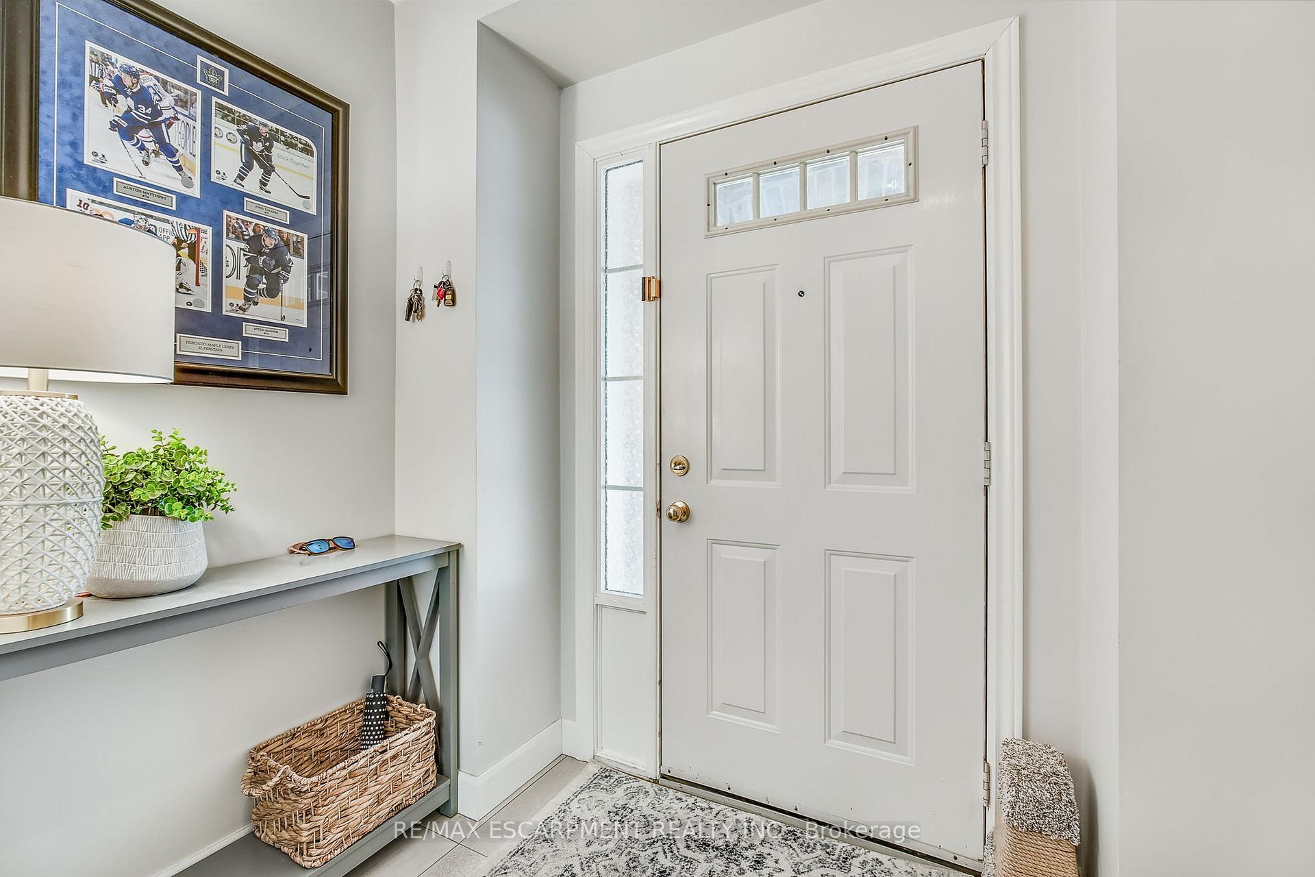 2 Bedrooms Condo at 4045 UPPER MIDDLE, Burlington For sale