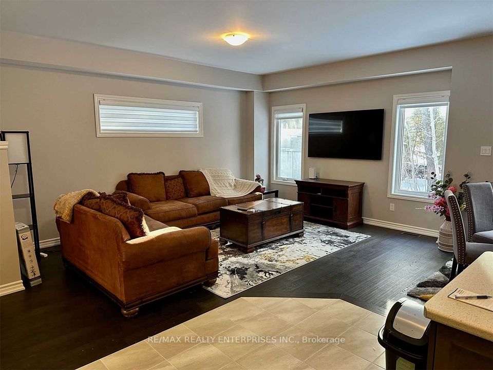 166 Rosie Street, Blue Mountains, ON N0H 1J0
