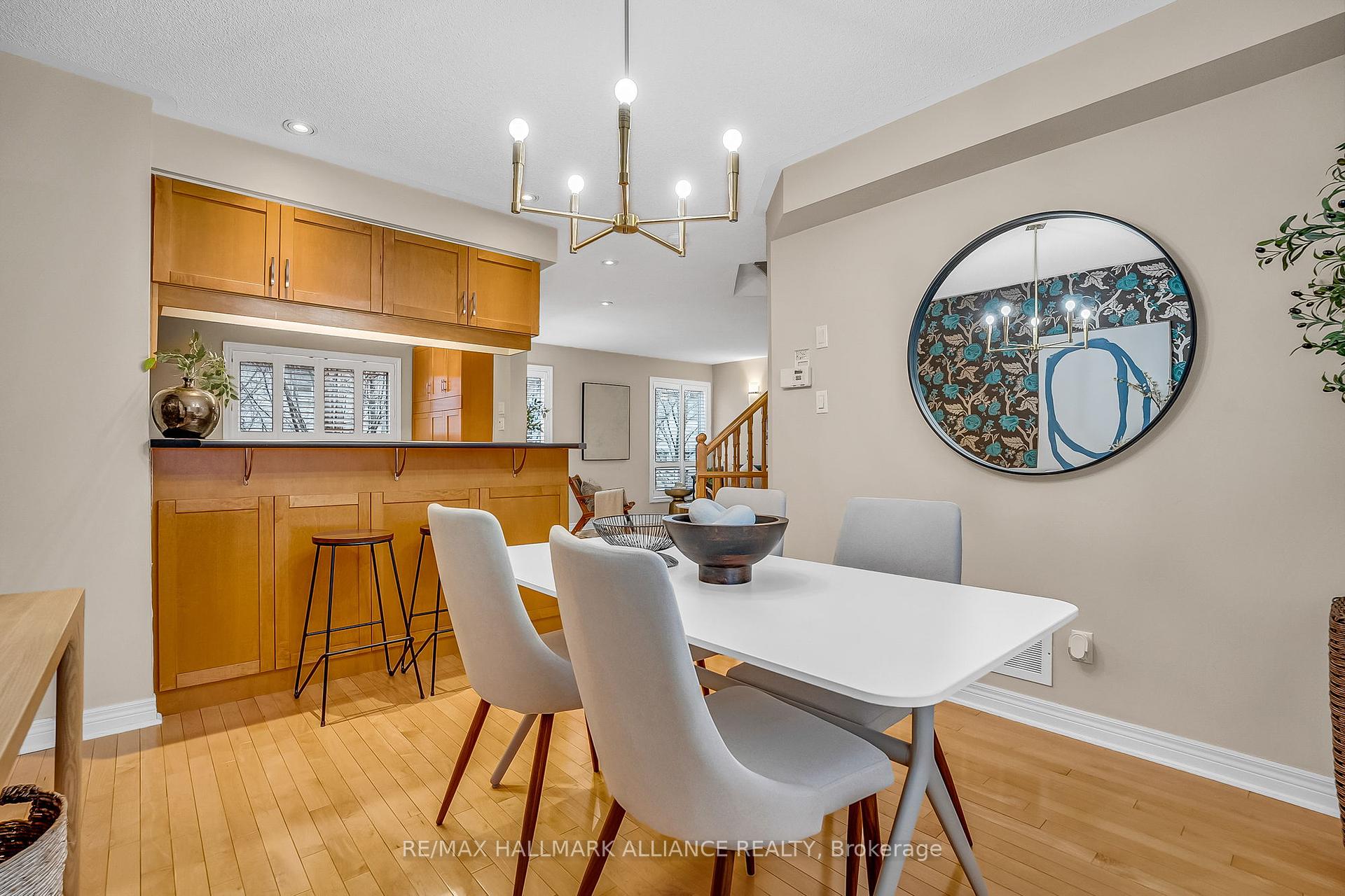 3 Bedrooms Condo at 5031 East Mill,  Mississauga For sale