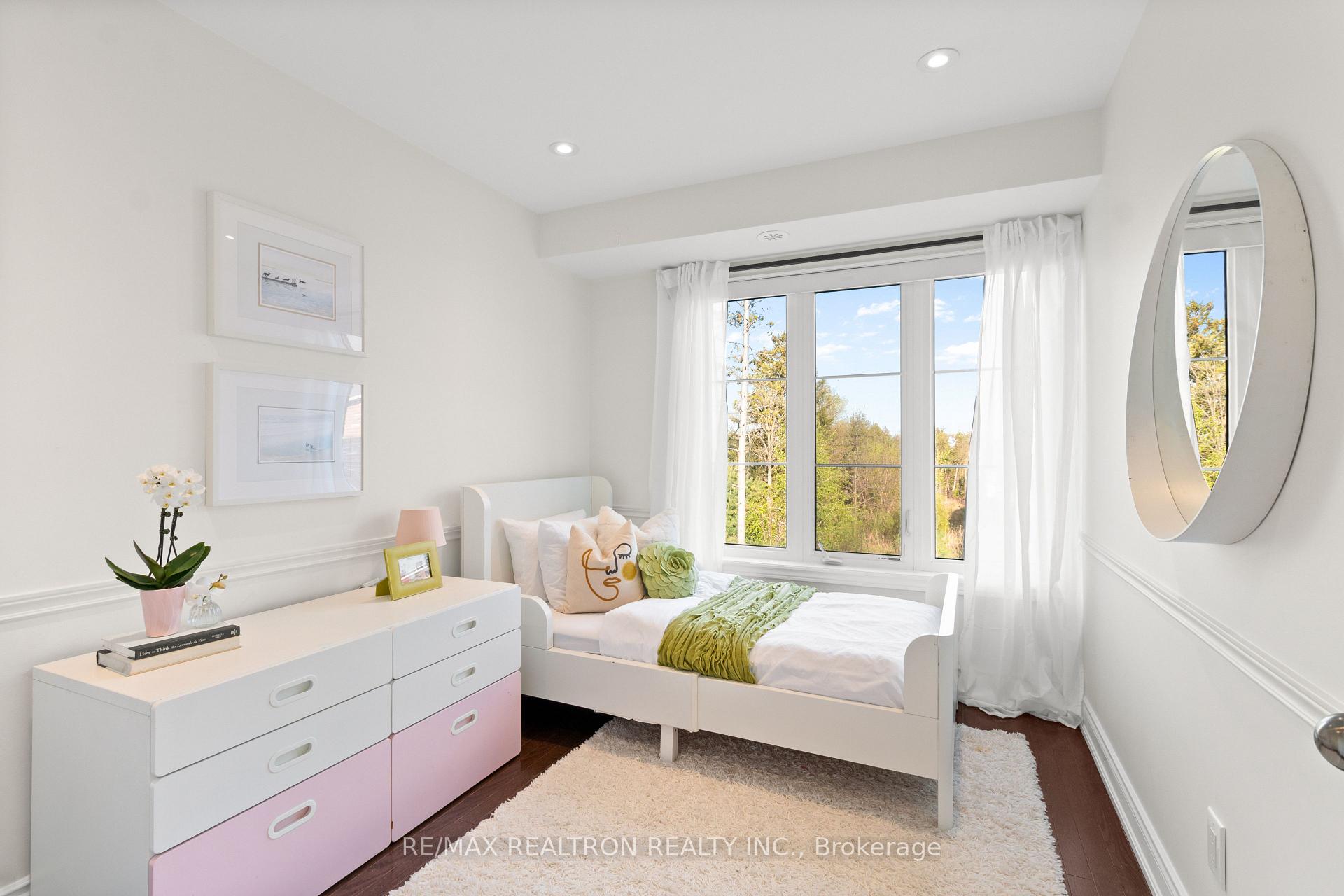 4 Bedrooms Condo at 1331 Major Mackenzie, Vaughan For sale