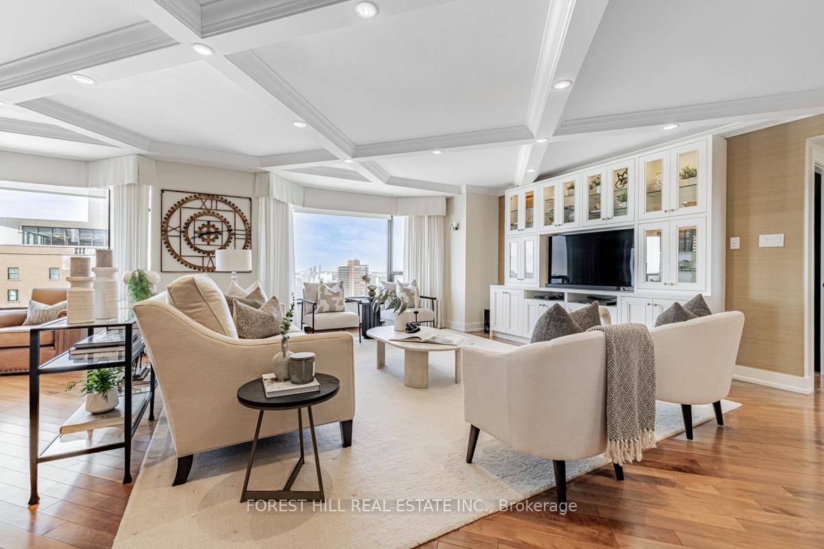 2 Bedrooms Condo at 175 Cumberland, Toronto For sale