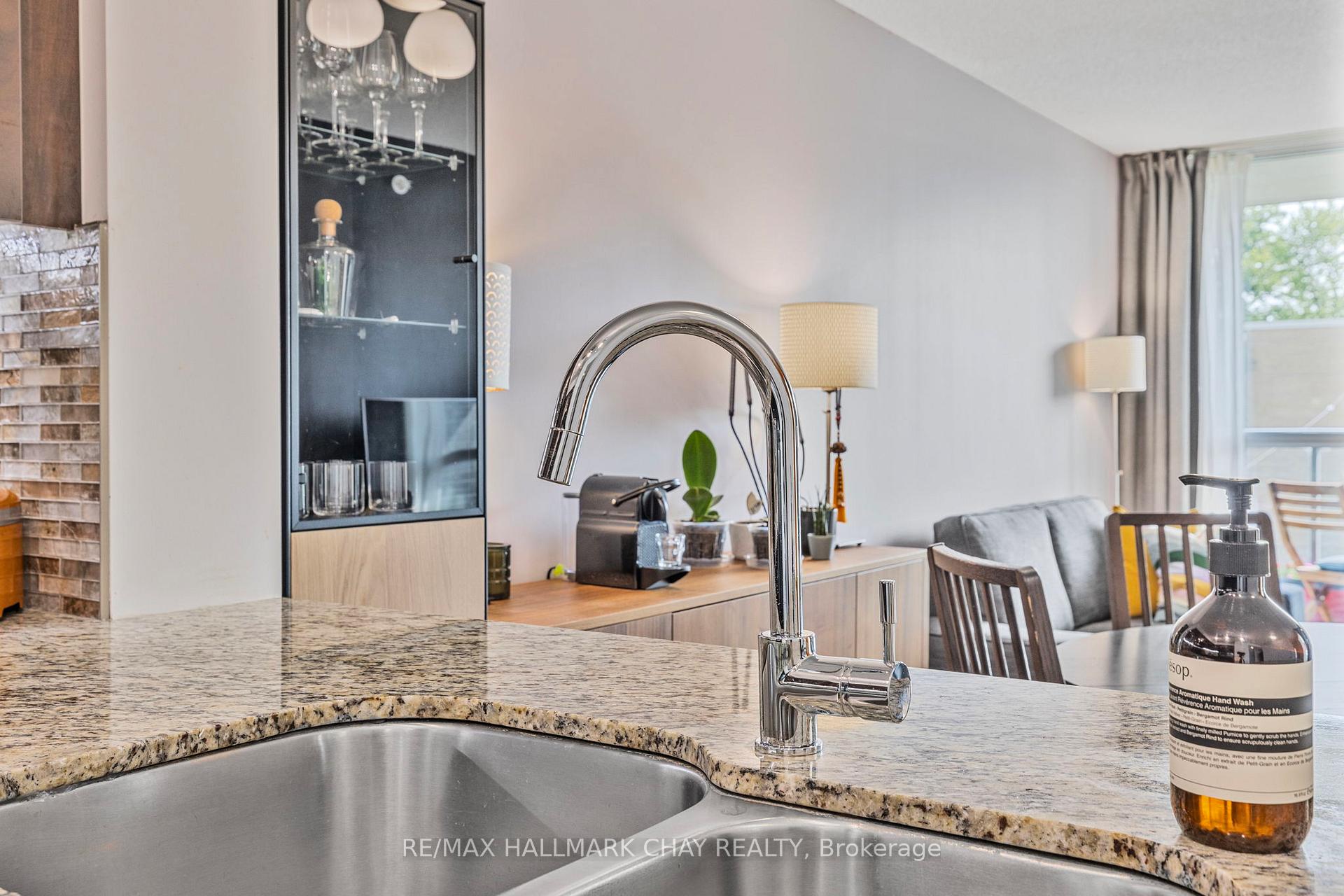 2 Bedrooms Condo at 80 Esther Lorrie, Toronto For sale