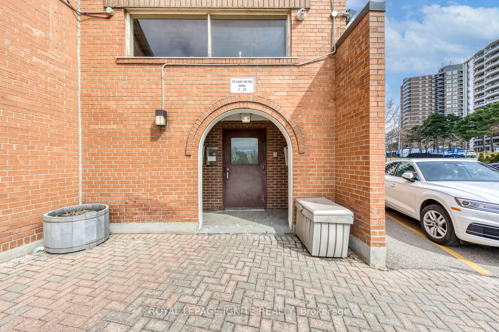 4 Bedrooms Condo at 10 Leith Hill, Toronto For sale