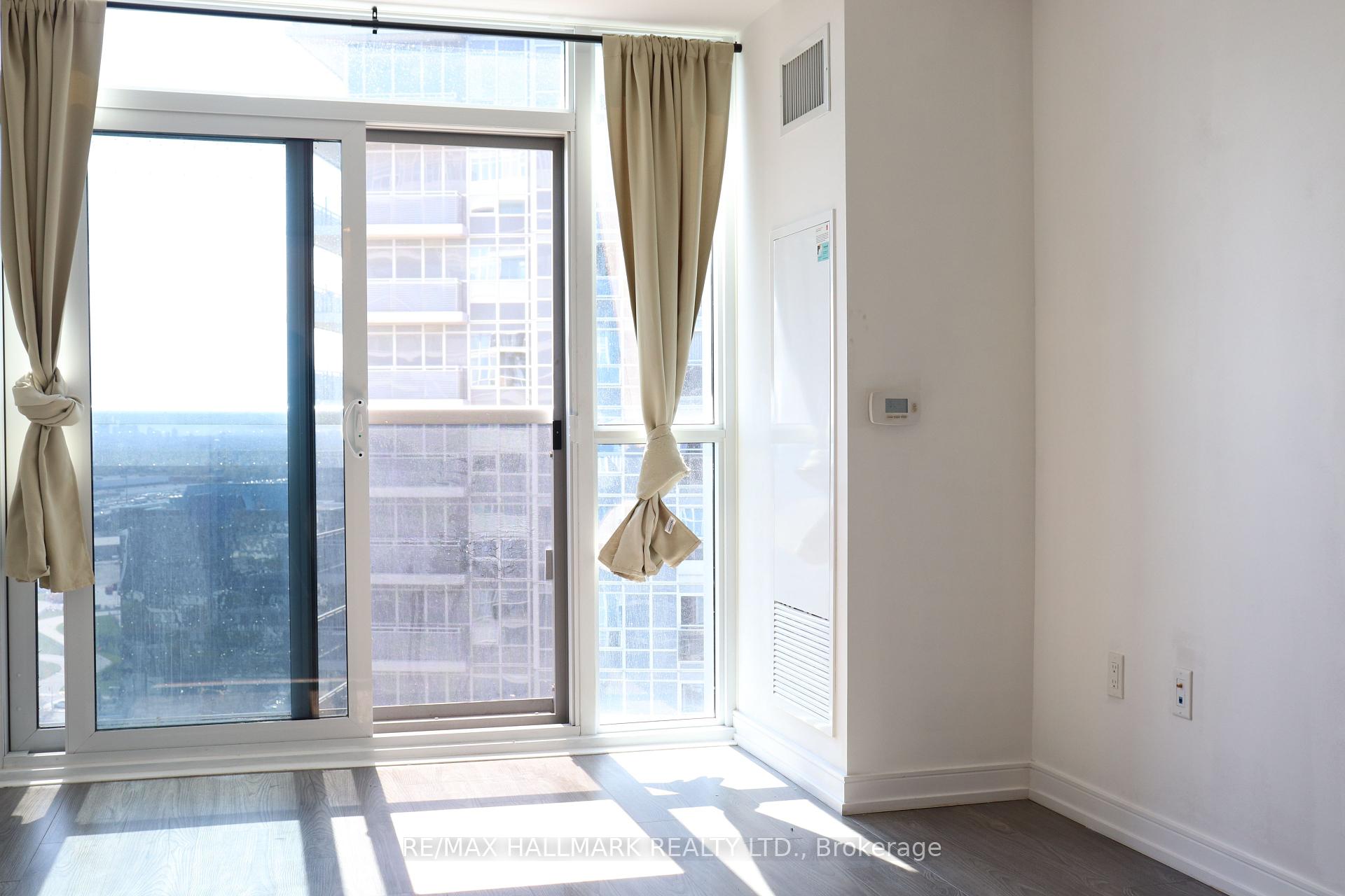 2 Bedrooms Condo at 225 Village Green, Toronto For sale