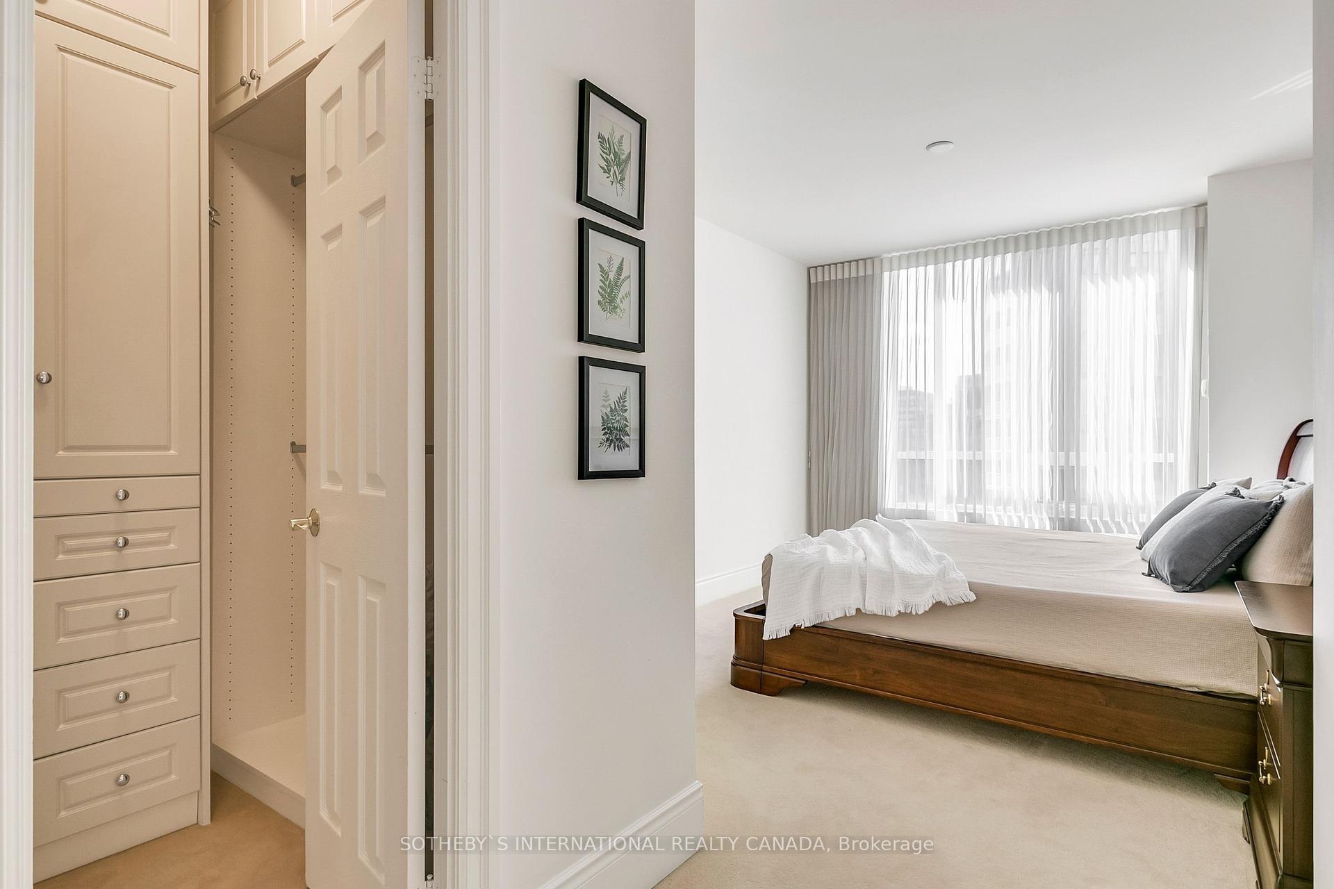 3 Bedrooms Condo at 55 Delisle,  Toronto For sale