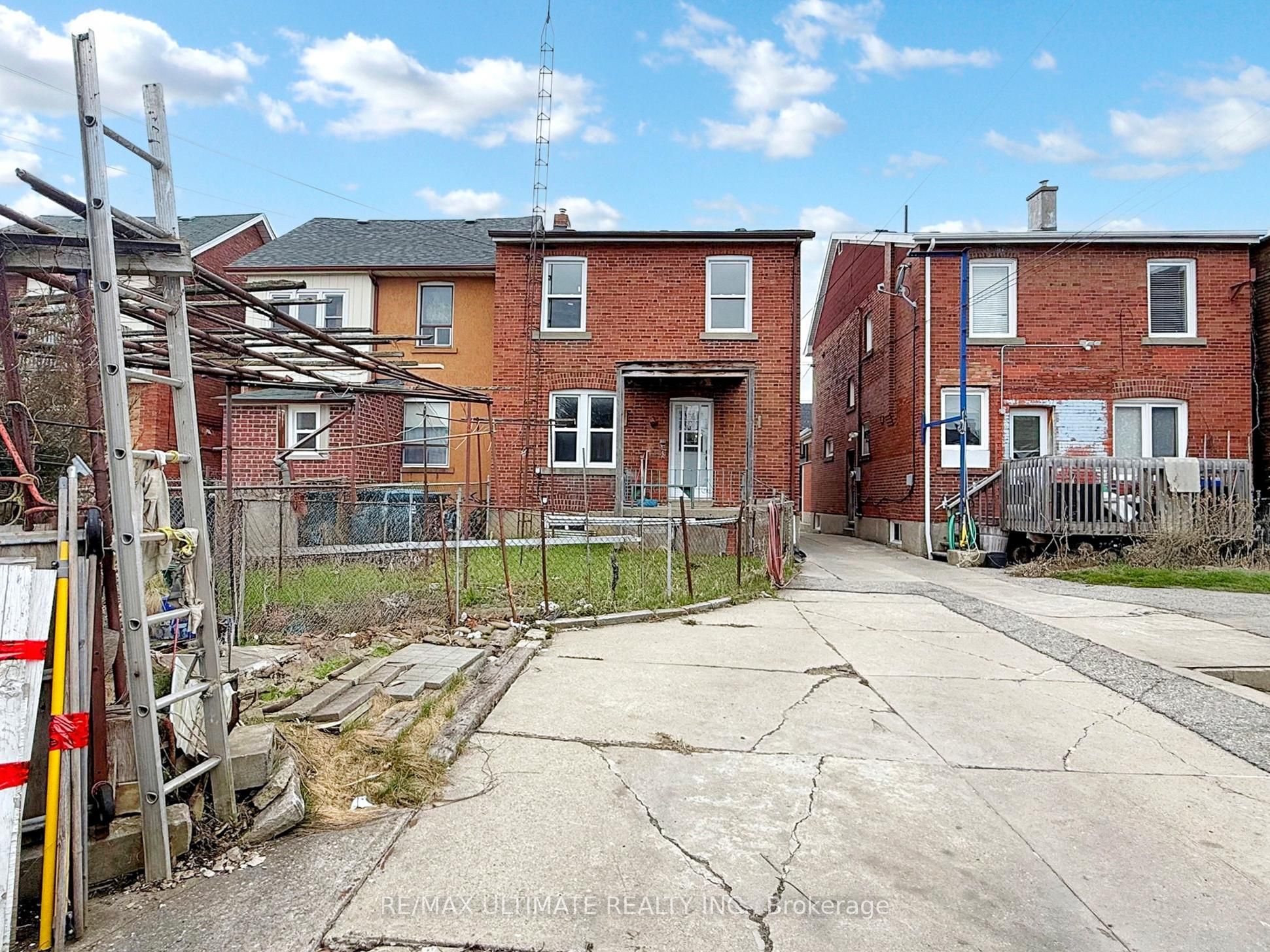 1809 Dufferin Street, Toronto, ON M6E 3P5