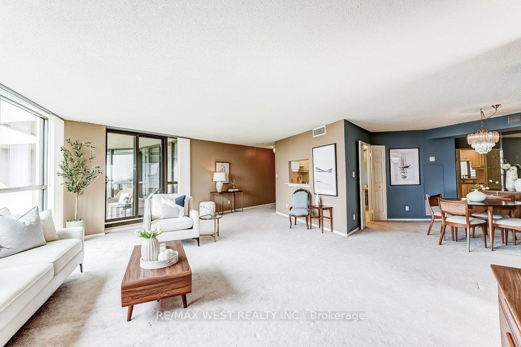 3 Bedrooms Condo at 2000 Islington, Toronto For sale