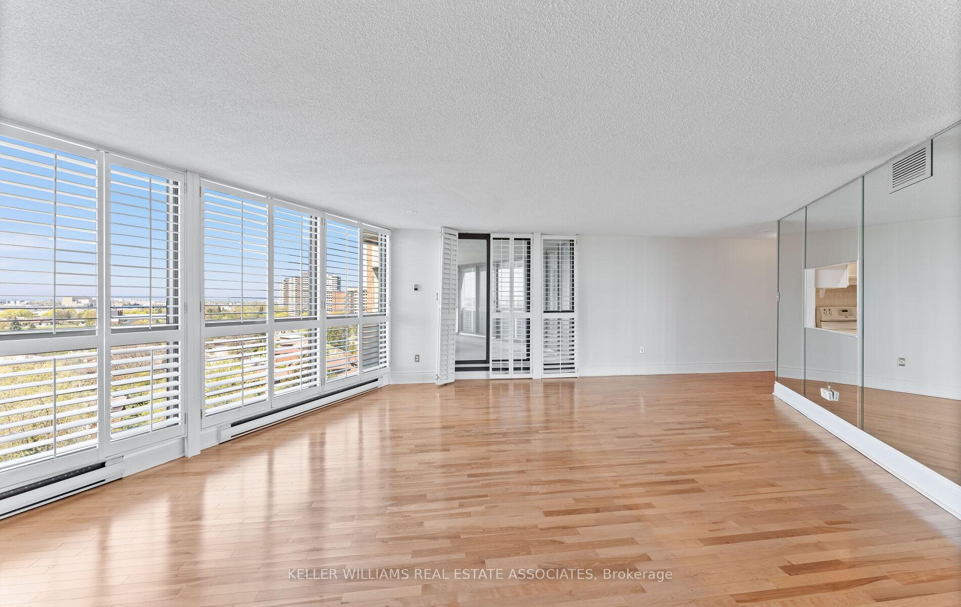 3 Bedrooms Condo at 2010 Islington, Toronto For sale