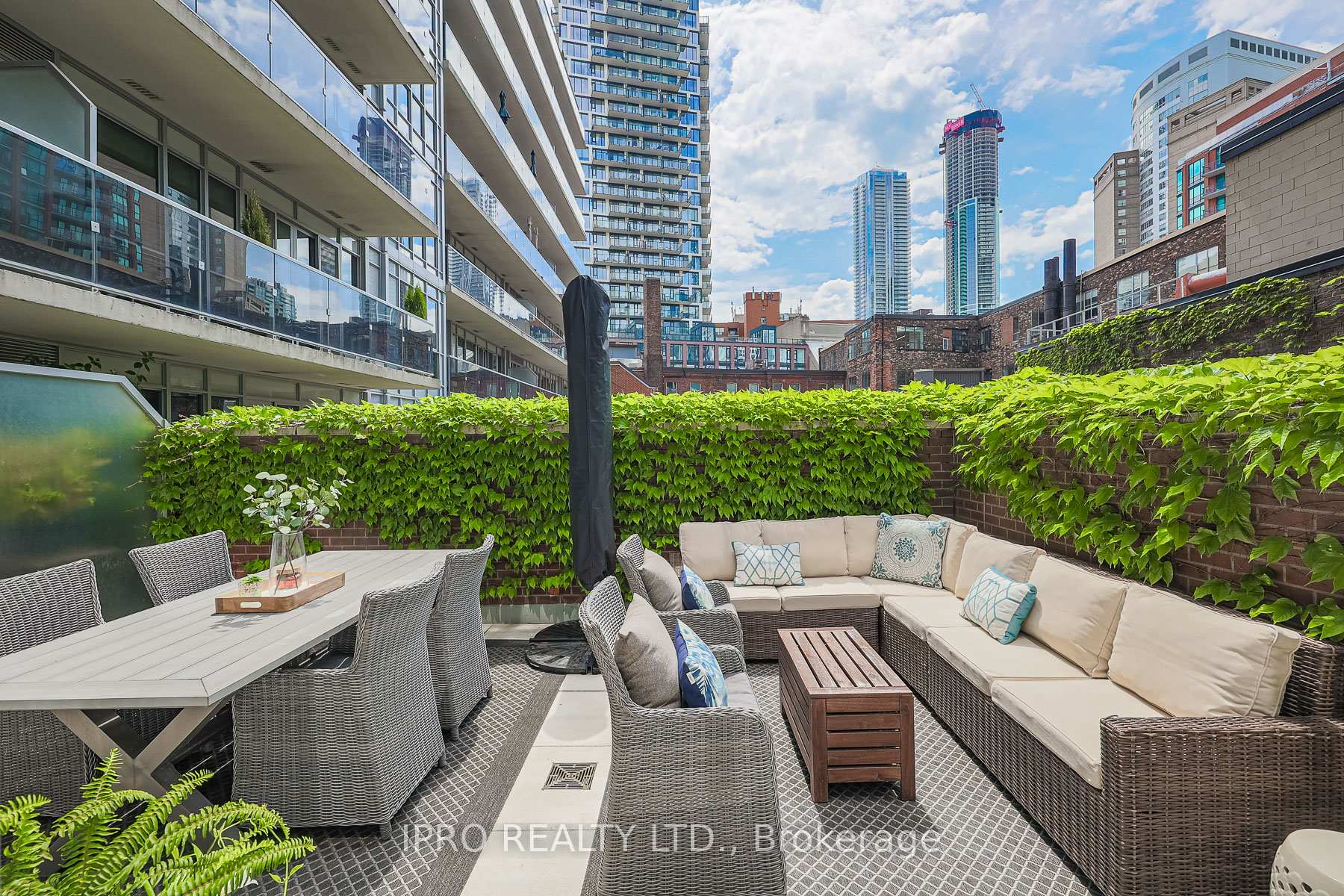 1 Bedroom Condo at 55 Front, Toronto For sale