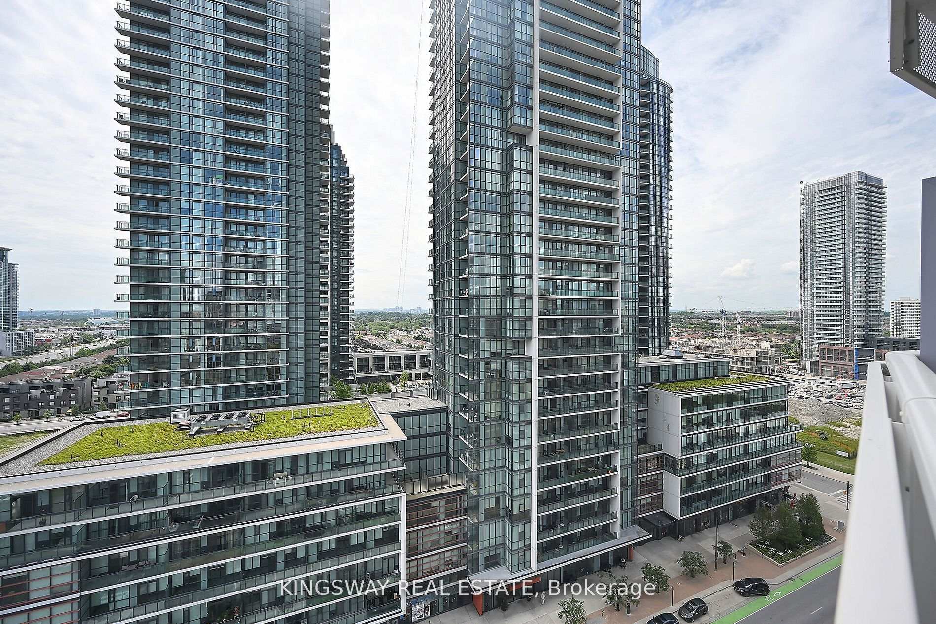 2 Bedrooms Condo at 4065 Confederation, Mississauga For sale