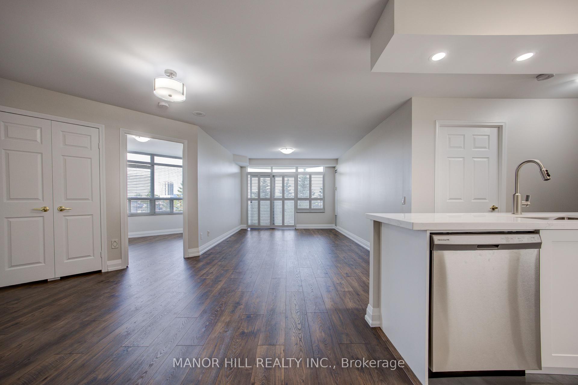 2 Bedrooms Condo at 35 Kingsbridge Garden,  Mississauga For sale