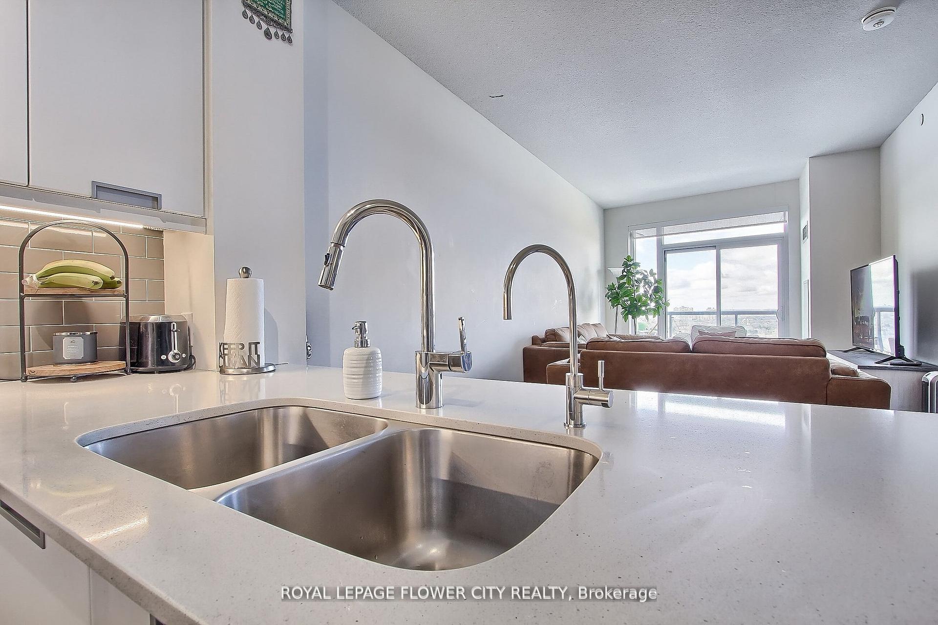 1 Bedroom Condo at 65 Watergarden, Mississauga For sale