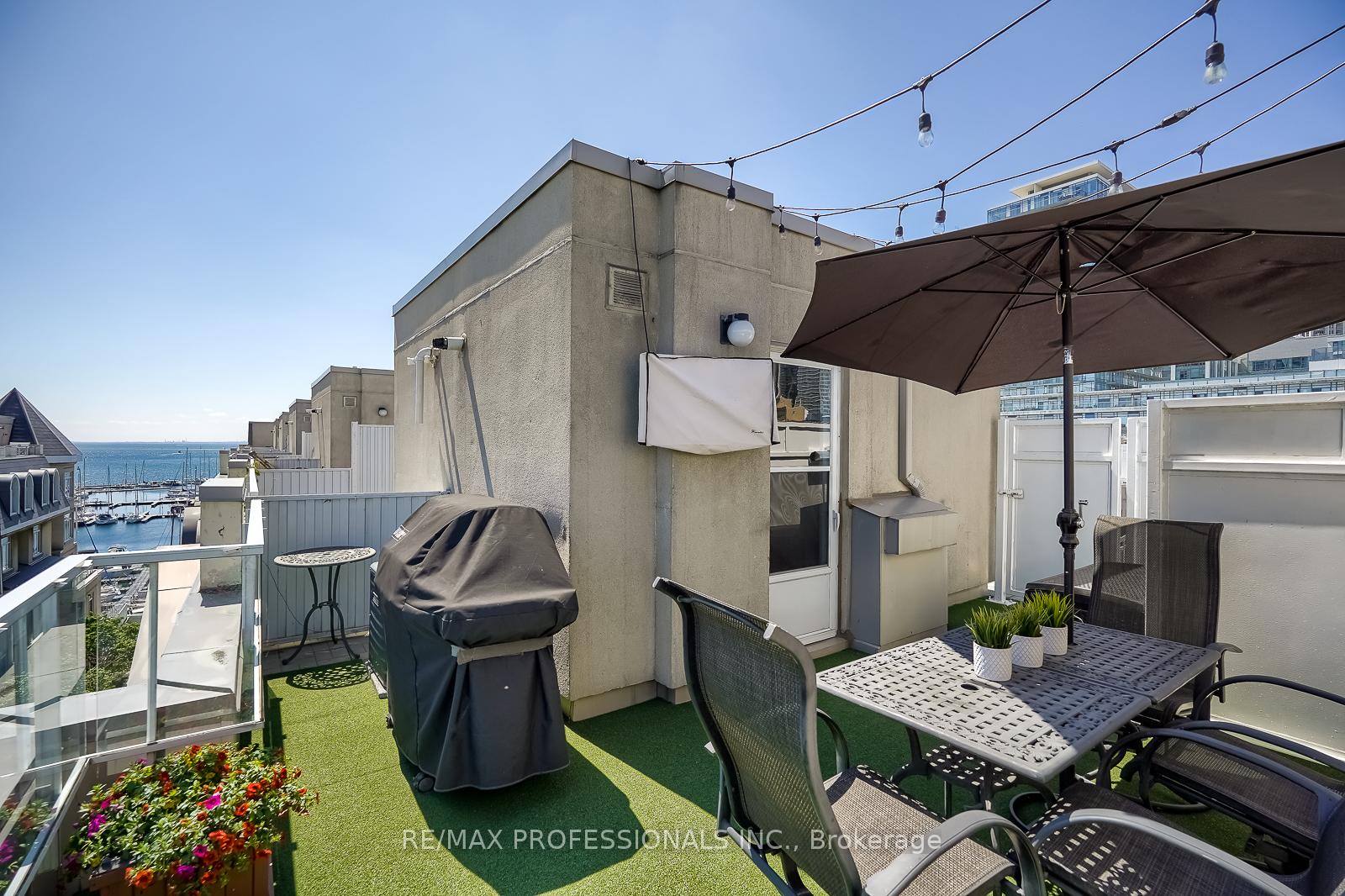 3 Bedrooms Condo at 32 Stadium, Toronto For sale