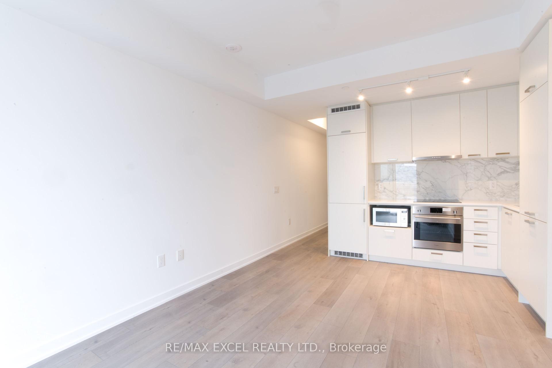 1 Bedroom Condo at 38 Honeycrisp, Vaughan For sale