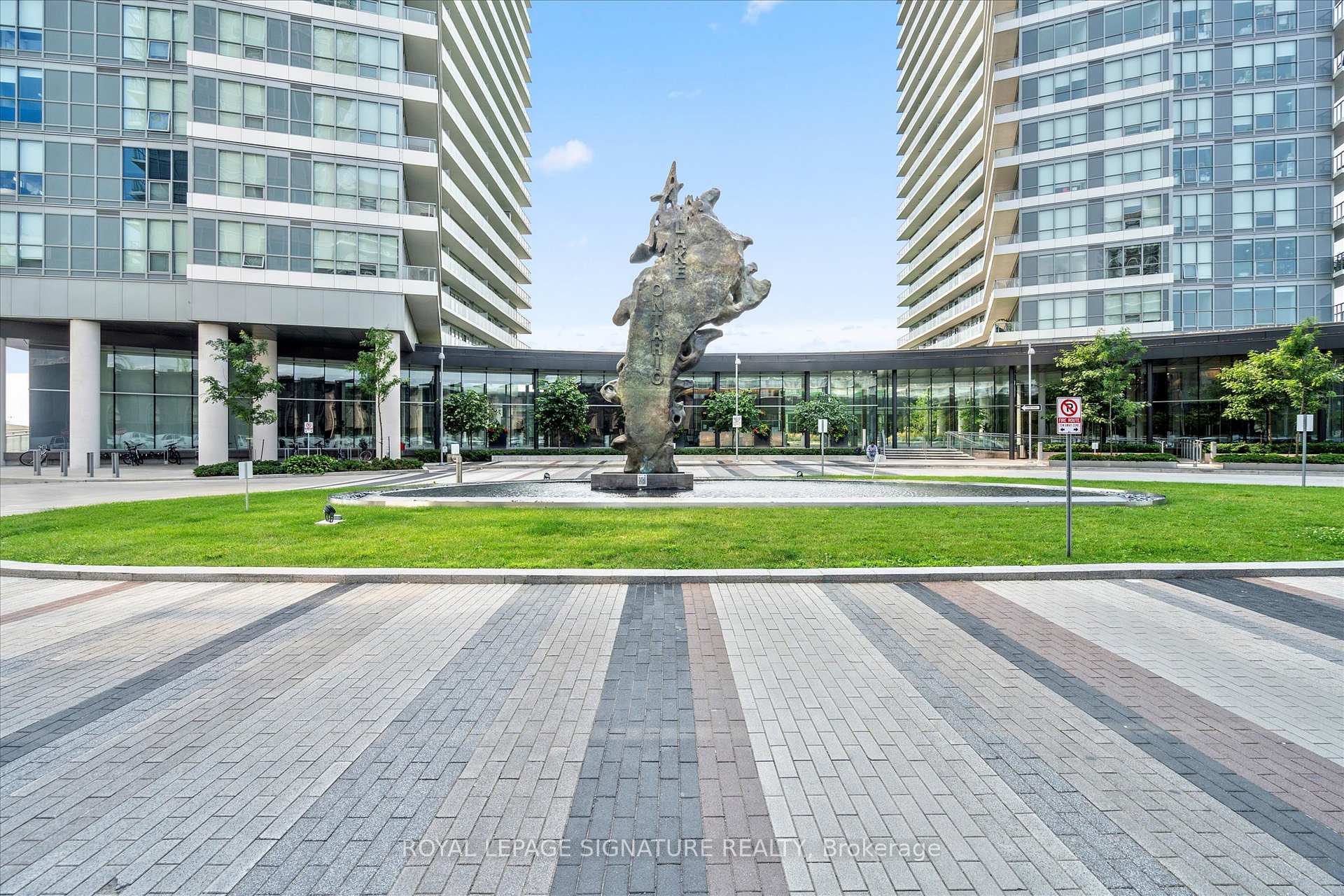 2 Bedrooms Condo at 117 McMahon, Toronto For sale