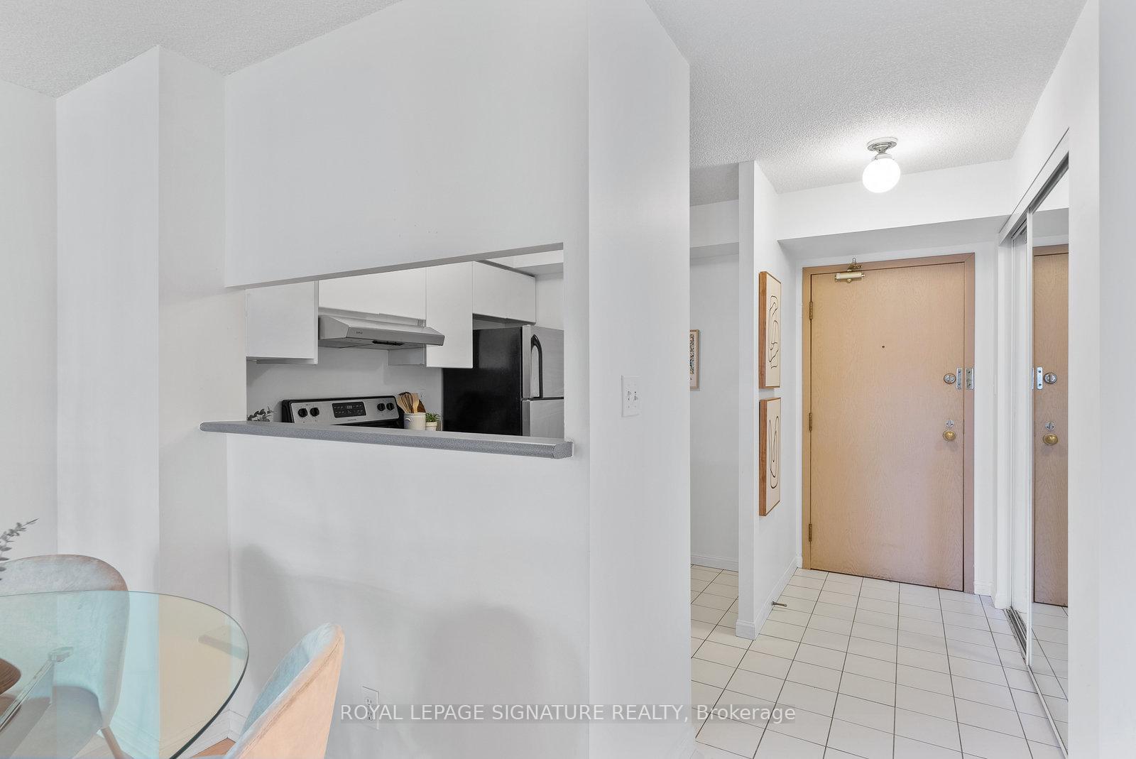 2 Bedrooms Condo at 24 Wellesley, Toronto For sale