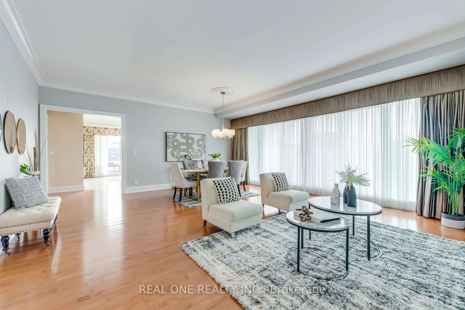 2 Bedrooms Condo at 65 Port,  Mississauga For sale