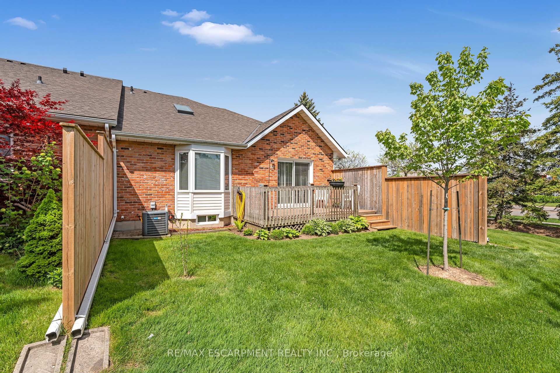 2 Bedrooms Condo at 810 Golf Links, Hamilton For sale
