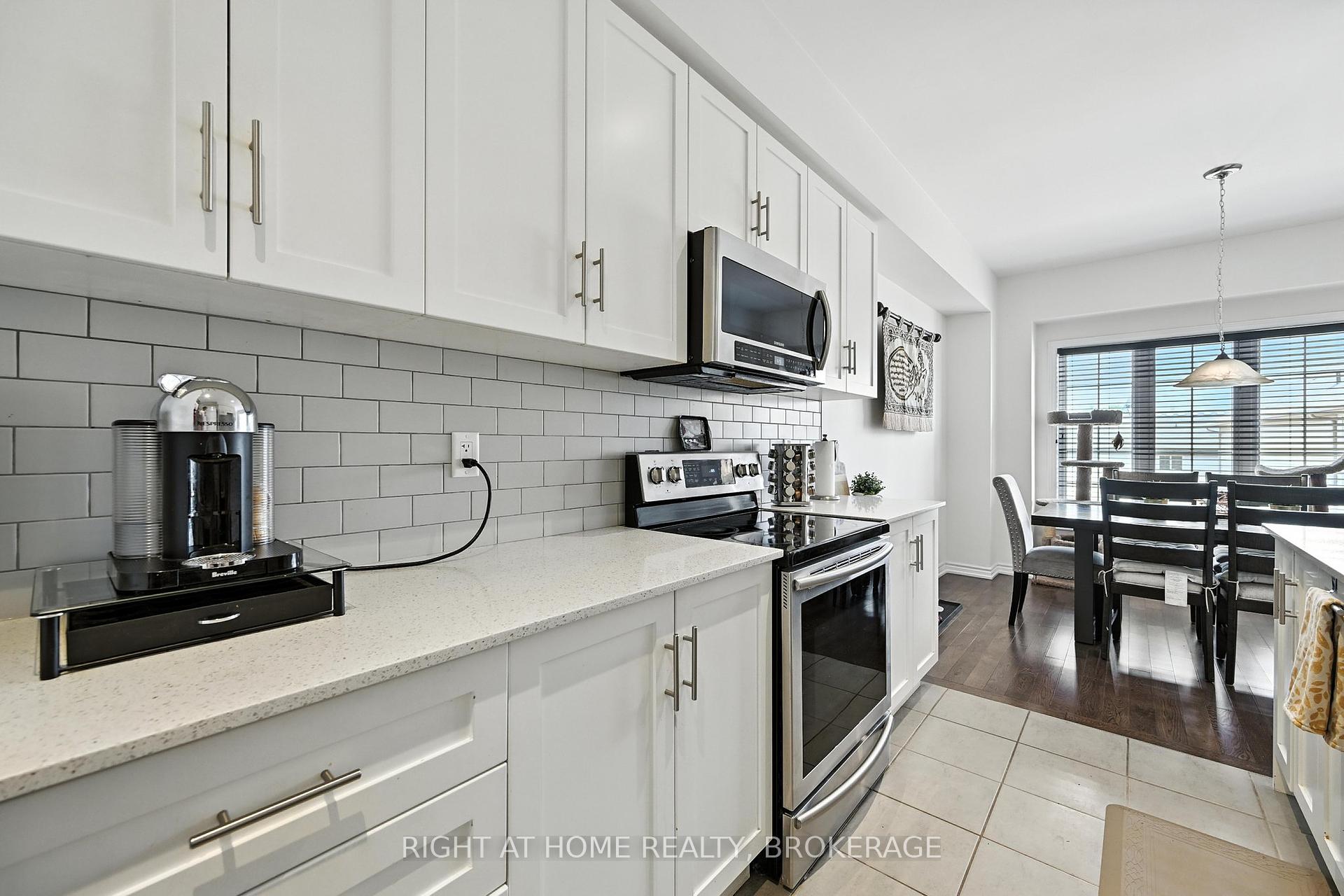 2 Bedrooms Condo at 377 GLANCASTER, Hamilton For sale