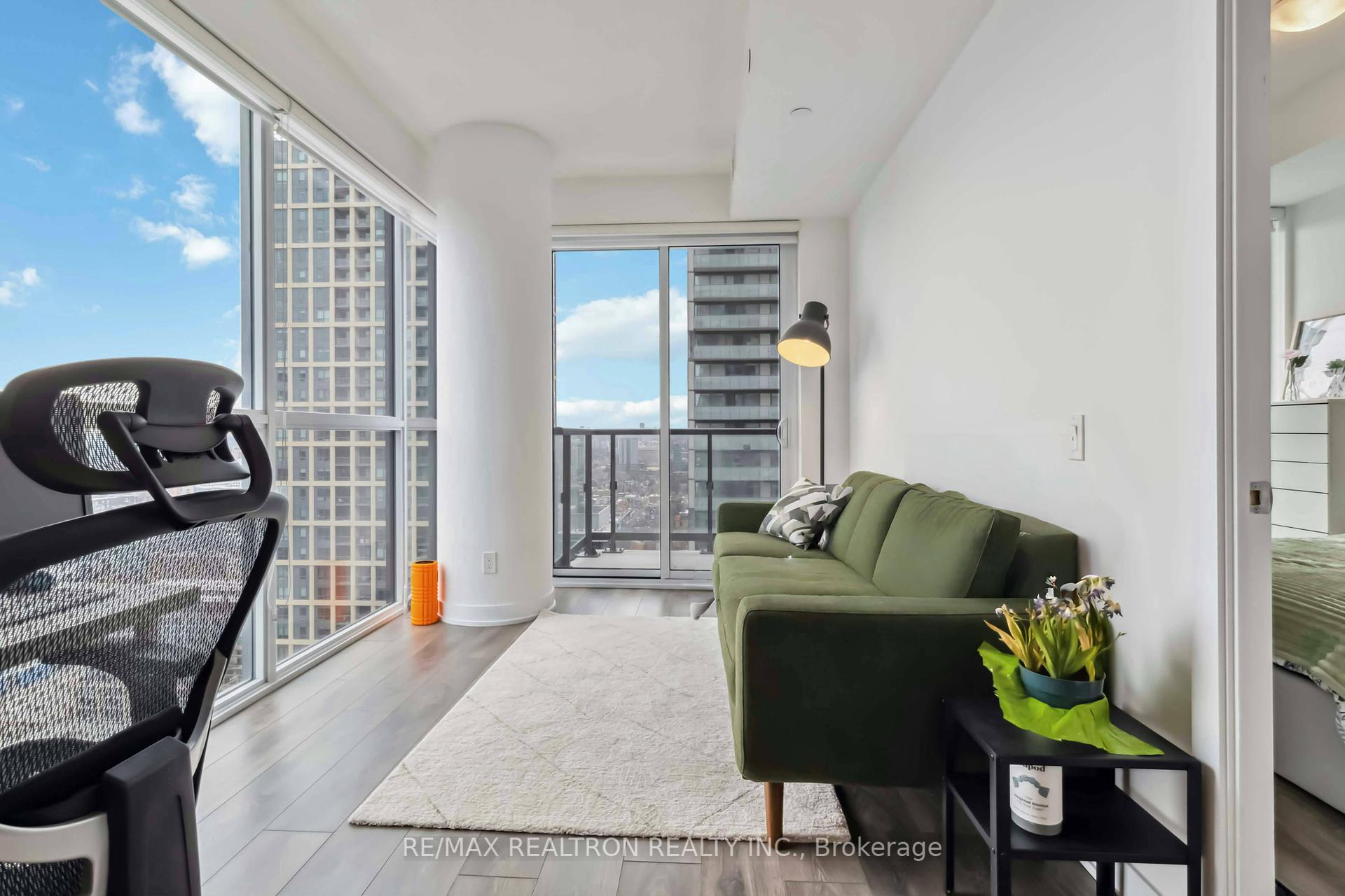 1 Bedroom Condo at 87 Peter, Toronto For sale