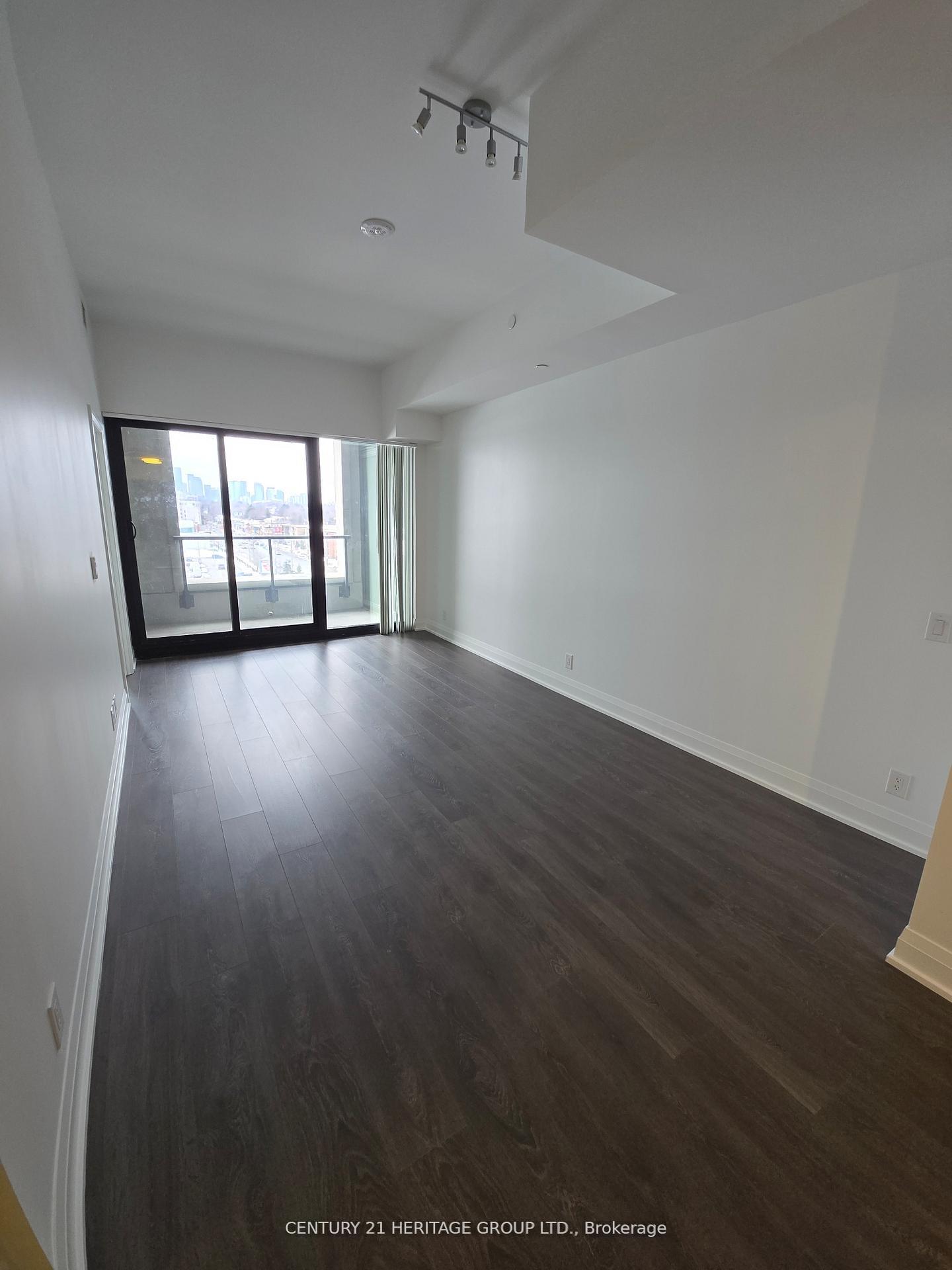 2 Bedrooms Condo at 33 Frederick Todd, Toronto For sale