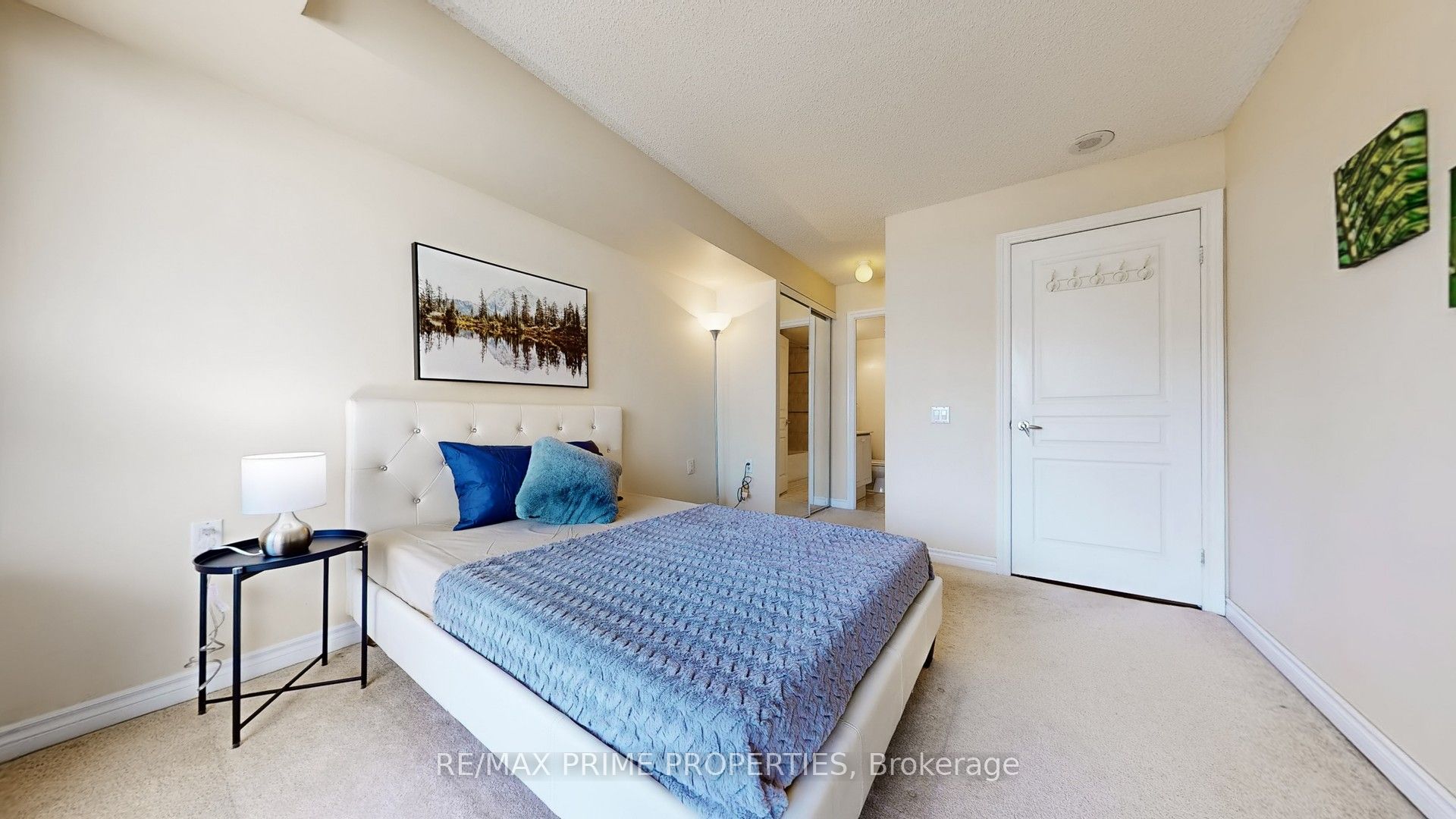 9015 Leslie Street, #301
