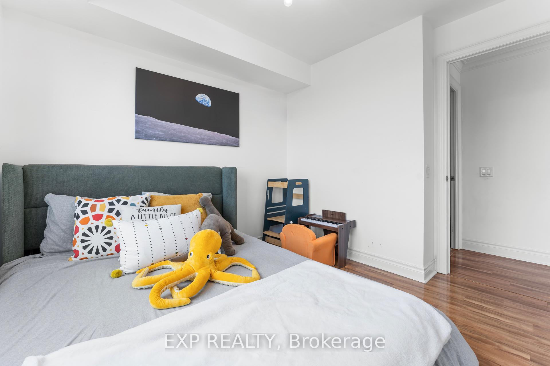 3 Bedrooms Condo at 2 Clairtrell, Toronto For sale