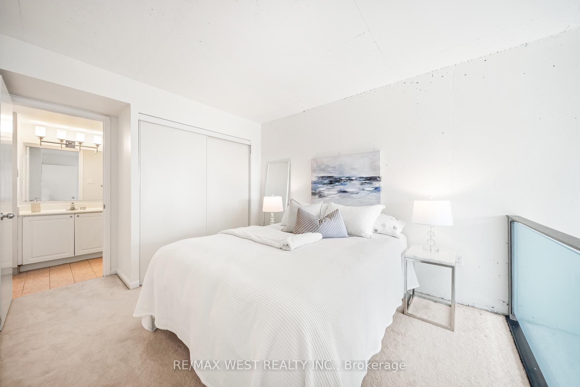 2 Bedrooms Condo at 954 King, Toronto For sale