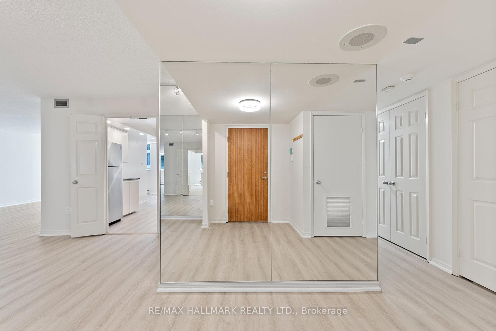 3 Bedrooms Condo at 360 Bloor, Toronto For sale