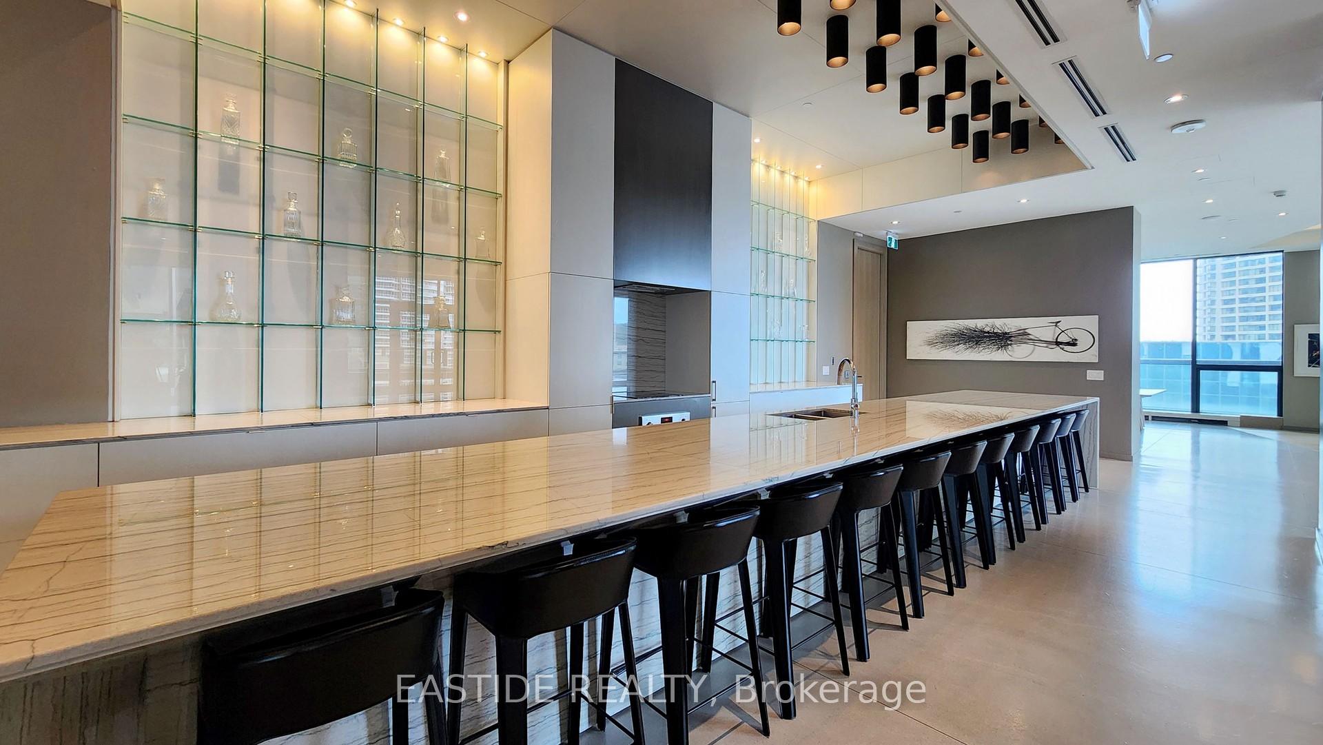 2 Bedrooms Condo at 88 Harbour, Toronto For sale