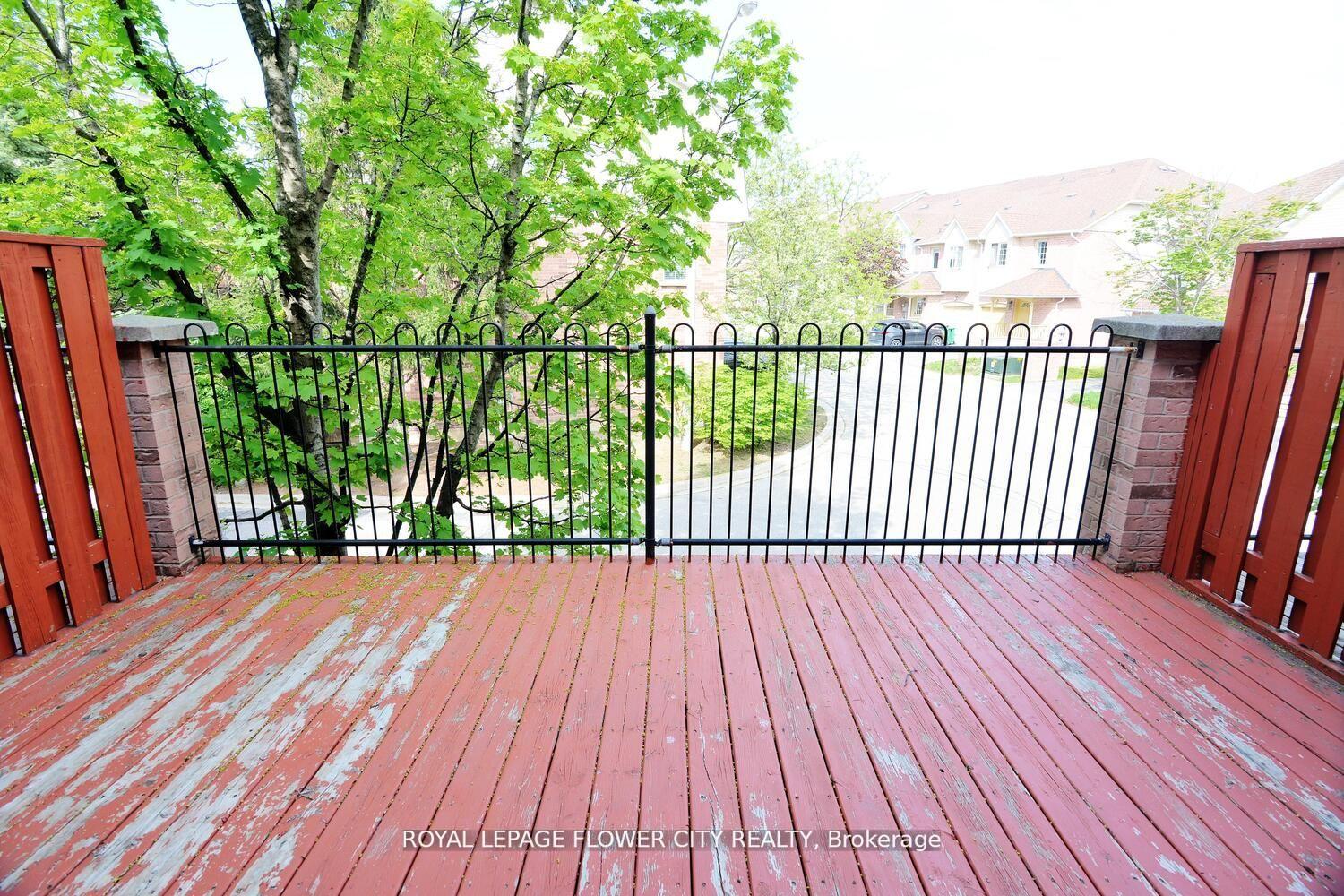 3 Bedrooms Condo at 4950 Rathkeale,  Mississauga For sale