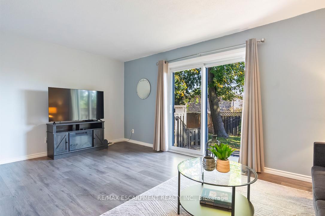 3 Bedrooms Condo at 1301 Upper Gage, Hamilton For sale