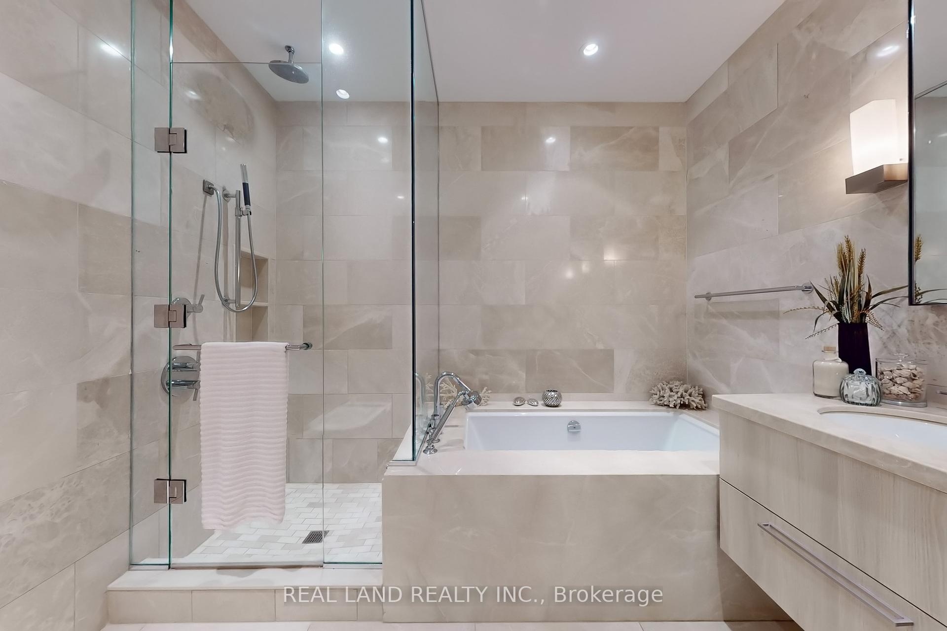 2 Bedrooms Condo at 206 Bloor, Toronto For sale