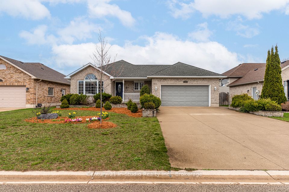 779 Oakwood