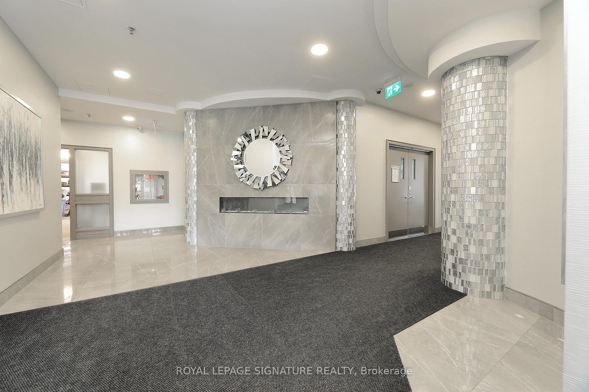 2 Bedrooms Condo at 200 Burnhamthorpe, Mississauga For sale
