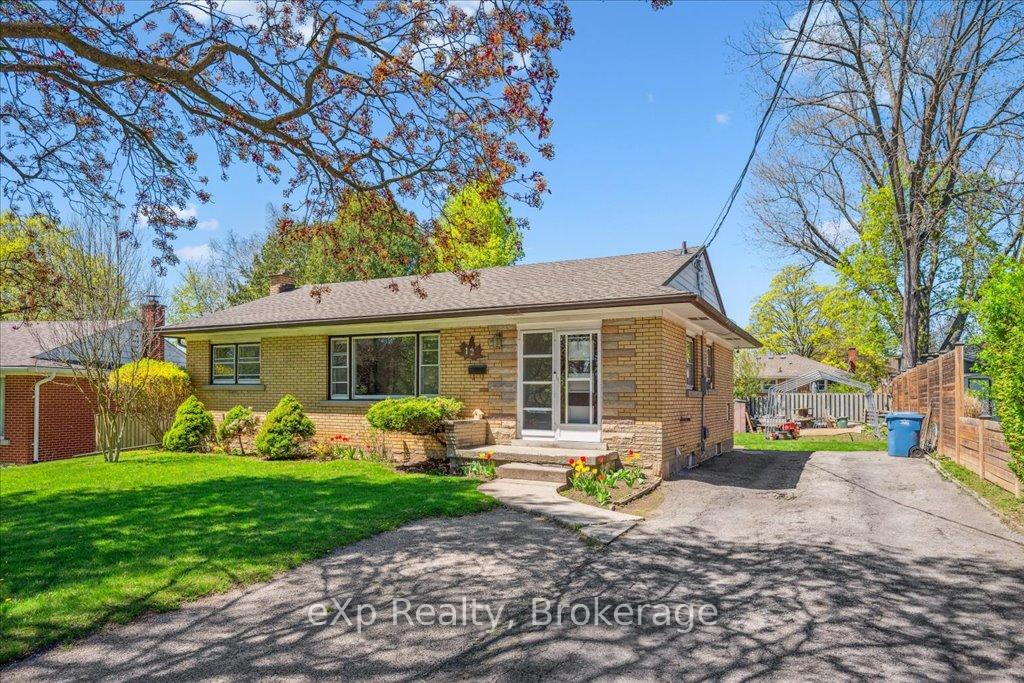 12 Lincoln Crescent, Guelph, ON N1E 1Y8