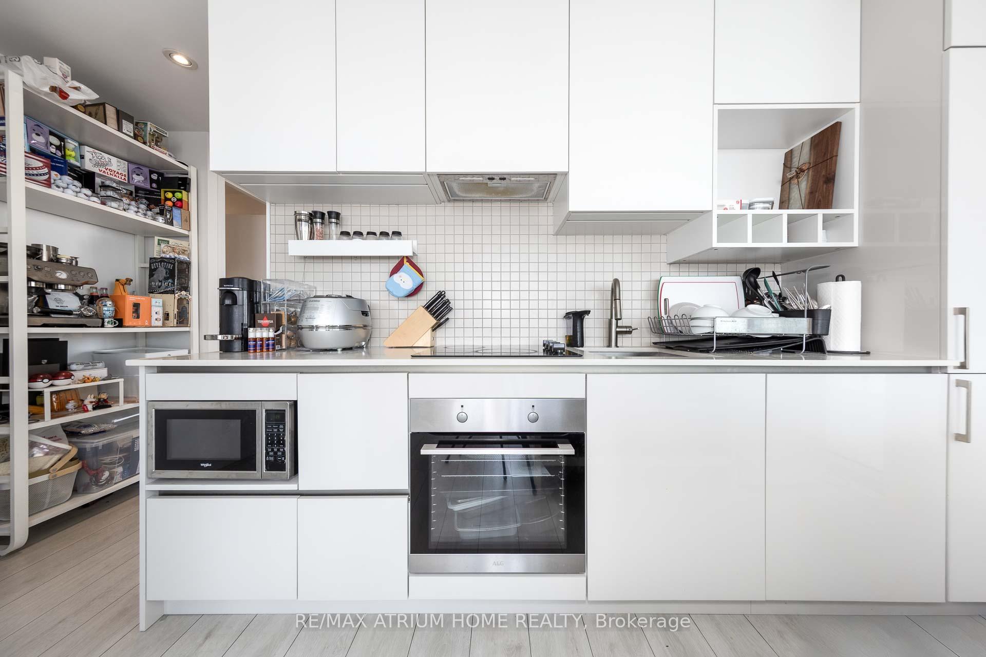 2 Bedrooms Condo at 950 Portage,  Vaughan For sale