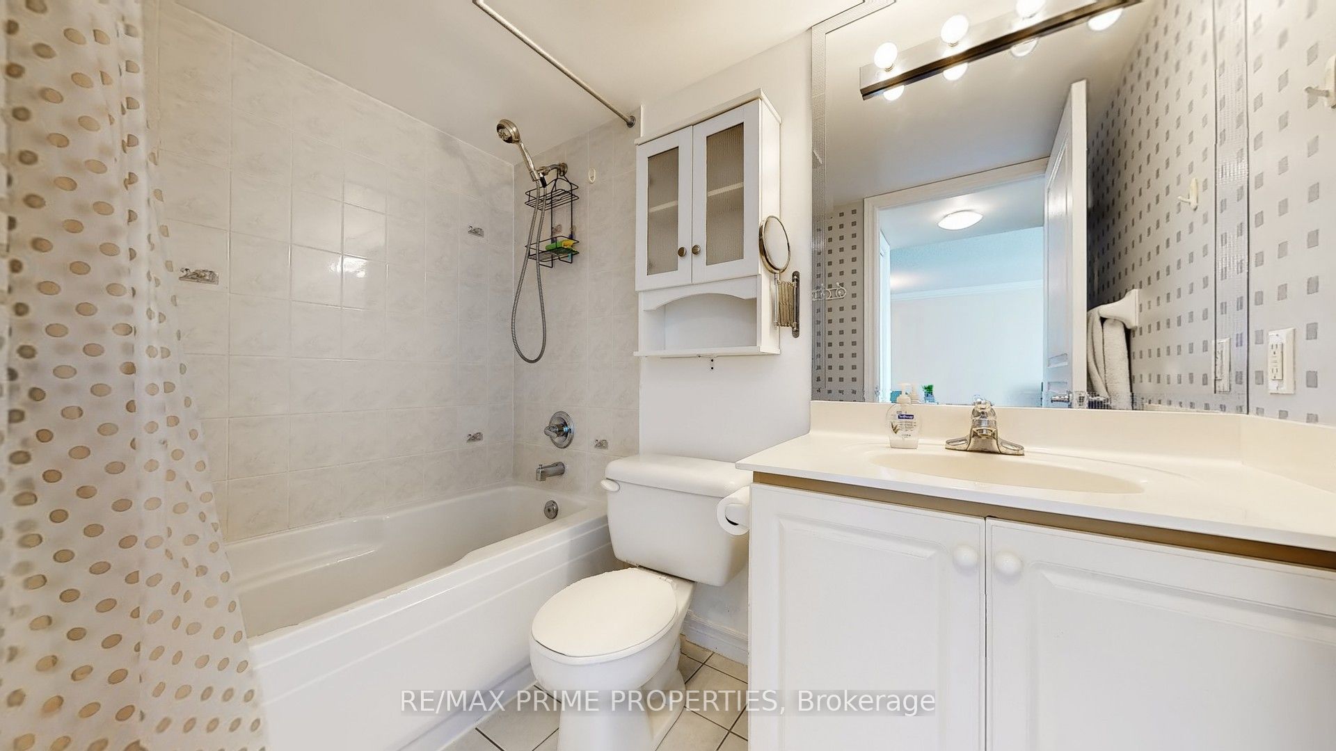 9015 Leslie Street, #301
