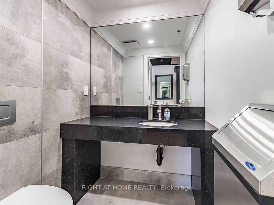 BATHROOM-HERS